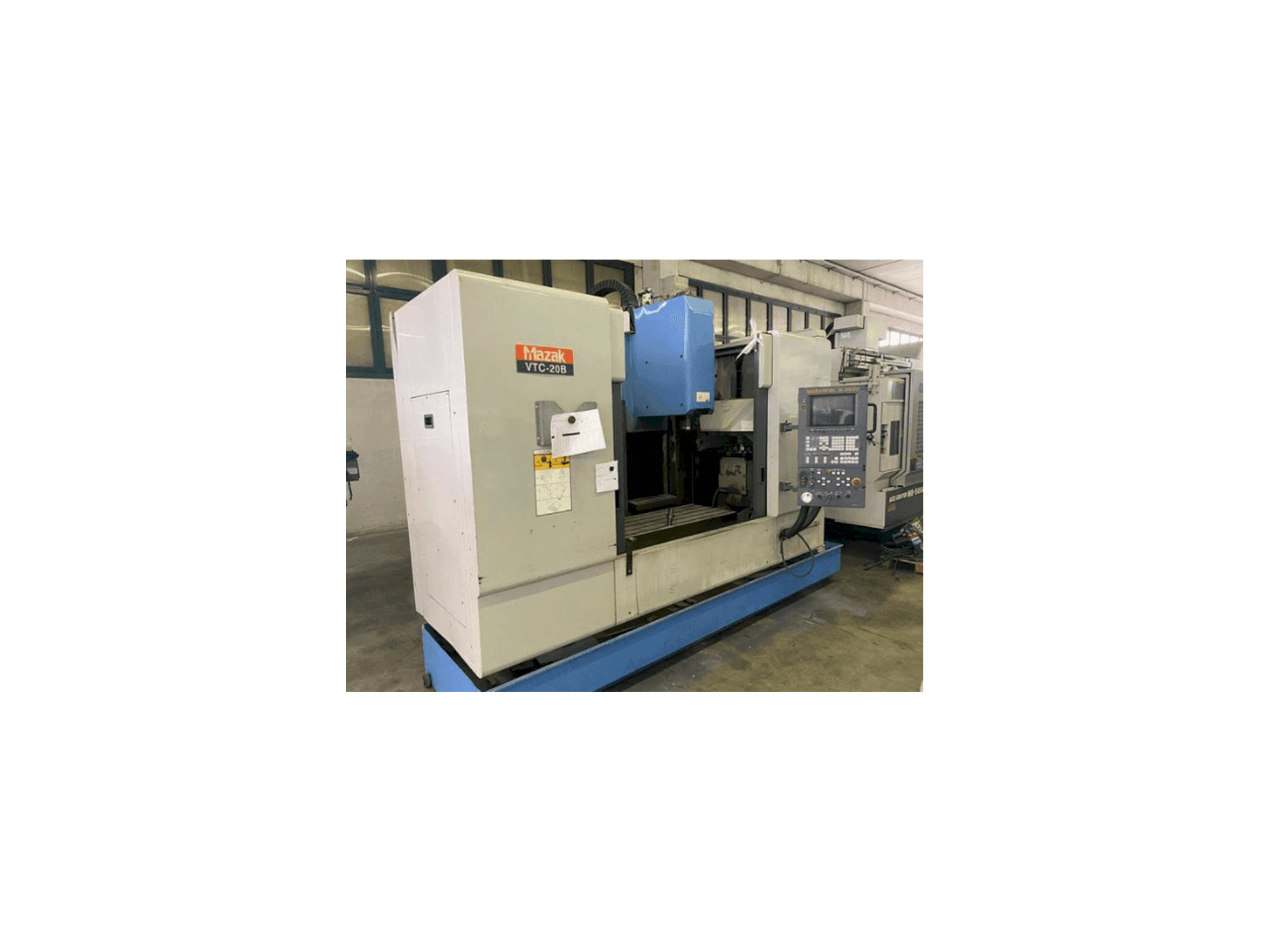 Vooraanzicht van Mazak VTC-20B machine