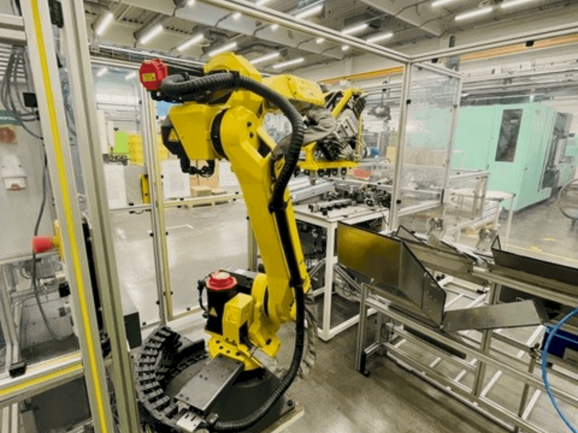 Vooraanzicht van FANUC M-20ia 35M machine