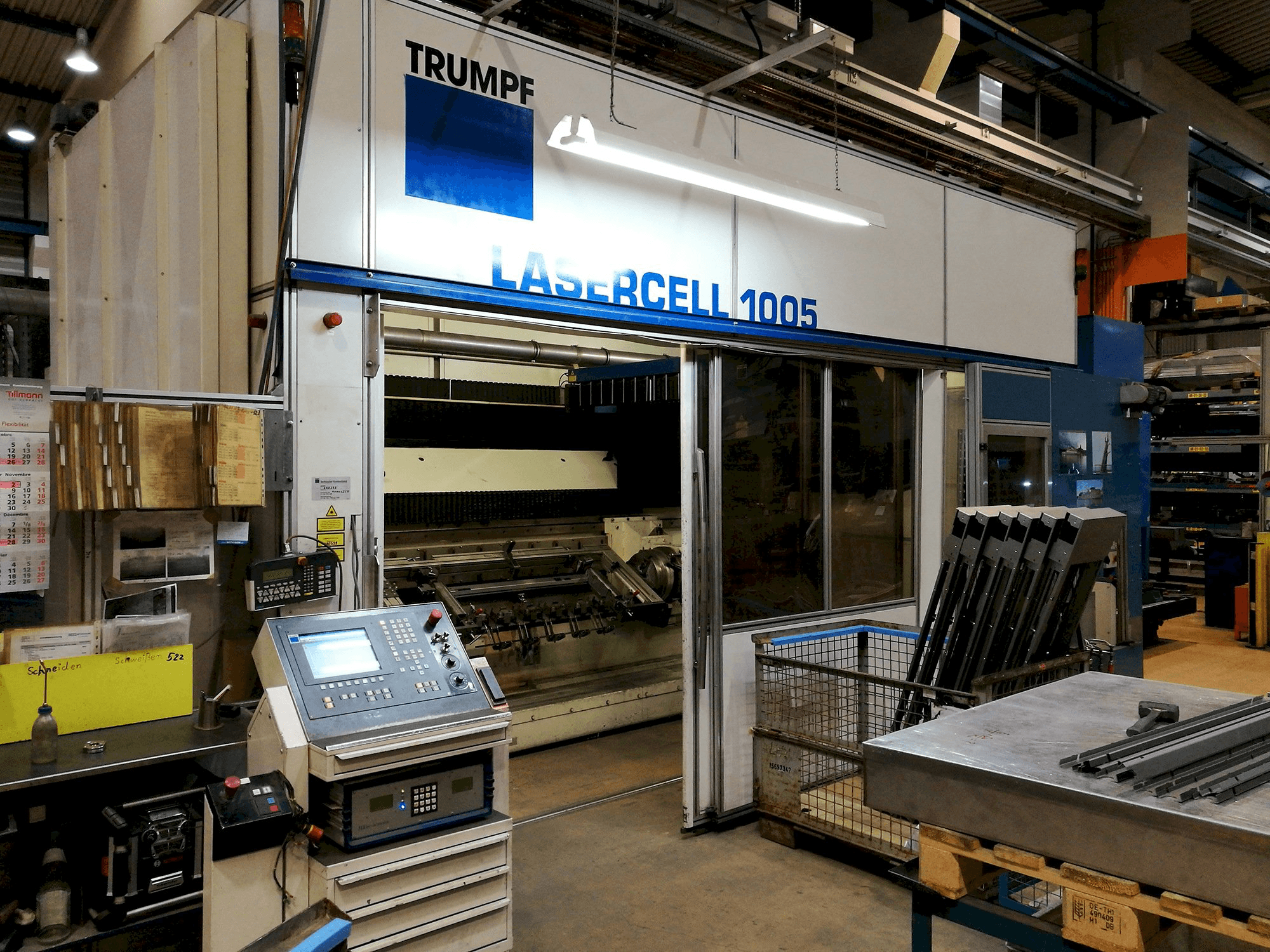 Links zicht van Trumpf Lasercell TLC 1005 machine