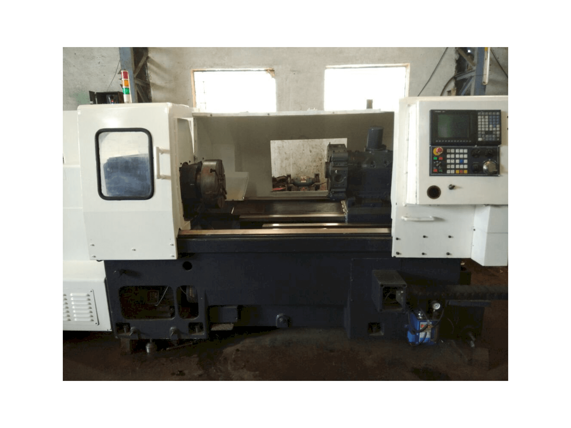 Vooraanzicht van MORI SEIKI TL3 machine
