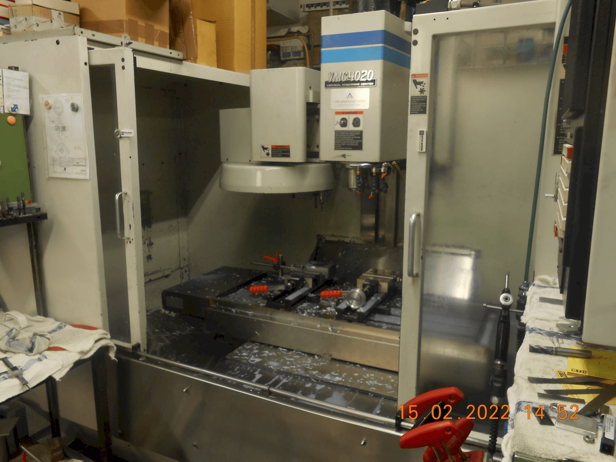 Vooraanzicht van FADAL CNC Bearbeitungszentrum VMC 4020 machine
