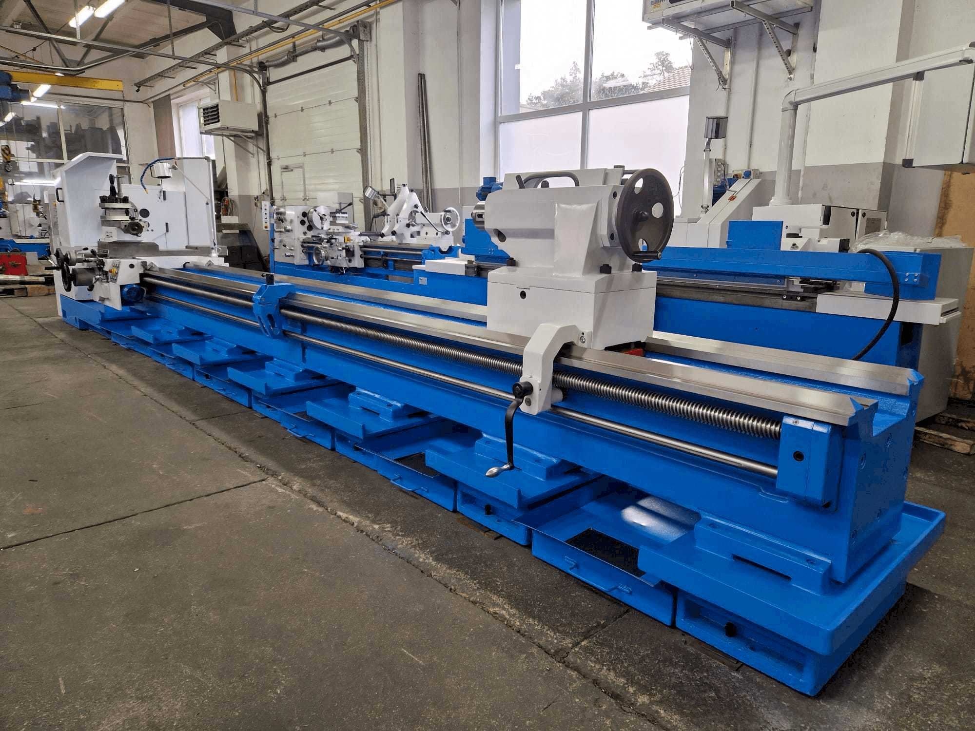 Vooraanzicht van Poreba TPK 90 x 6000 machine