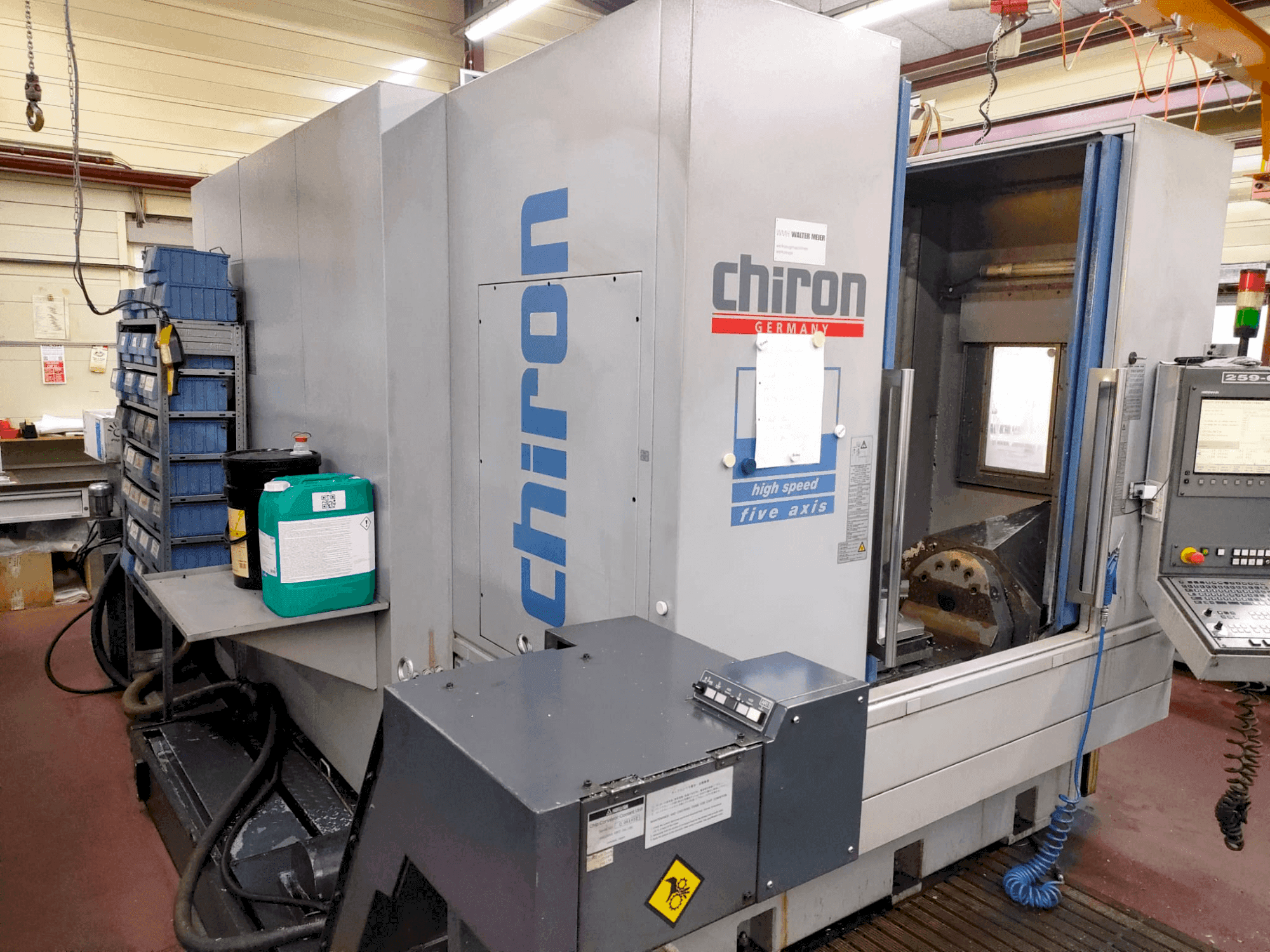 Vooraanzicht van CHIRON Mill 800 machine