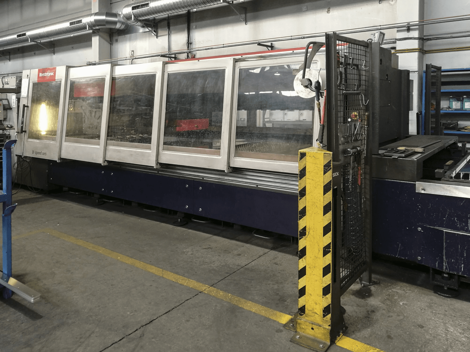 Recht aanzicht 1 van Bystronic Byspeed 3015 machine