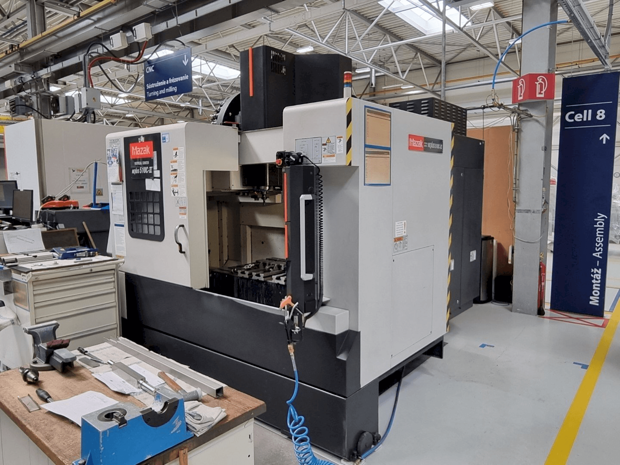 Vooraanzicht van Mazak Nexus 510C - II machine