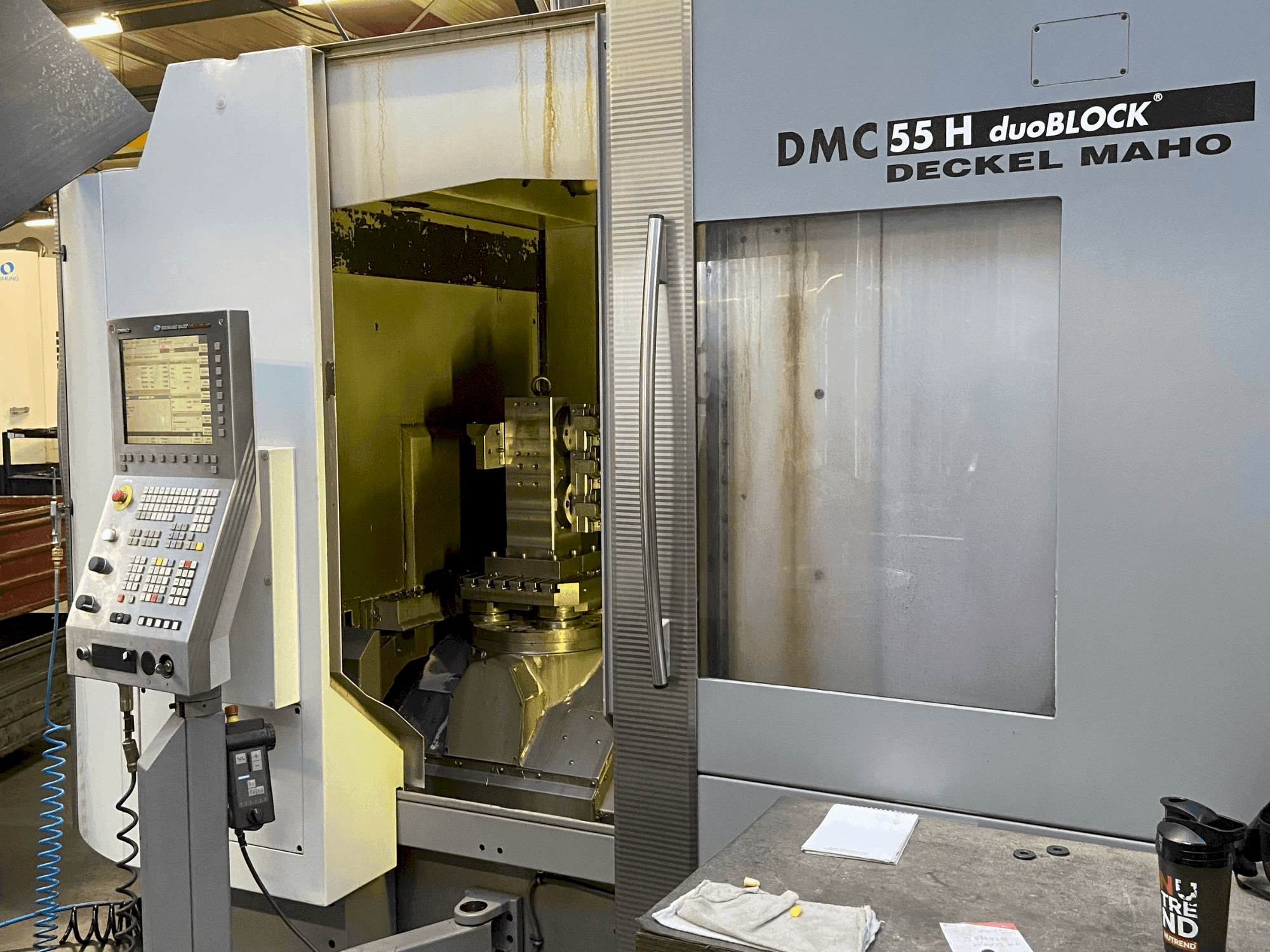 Vooraanzicht van DECKEL MAHO DMC 55H duoBlock (2007) machine