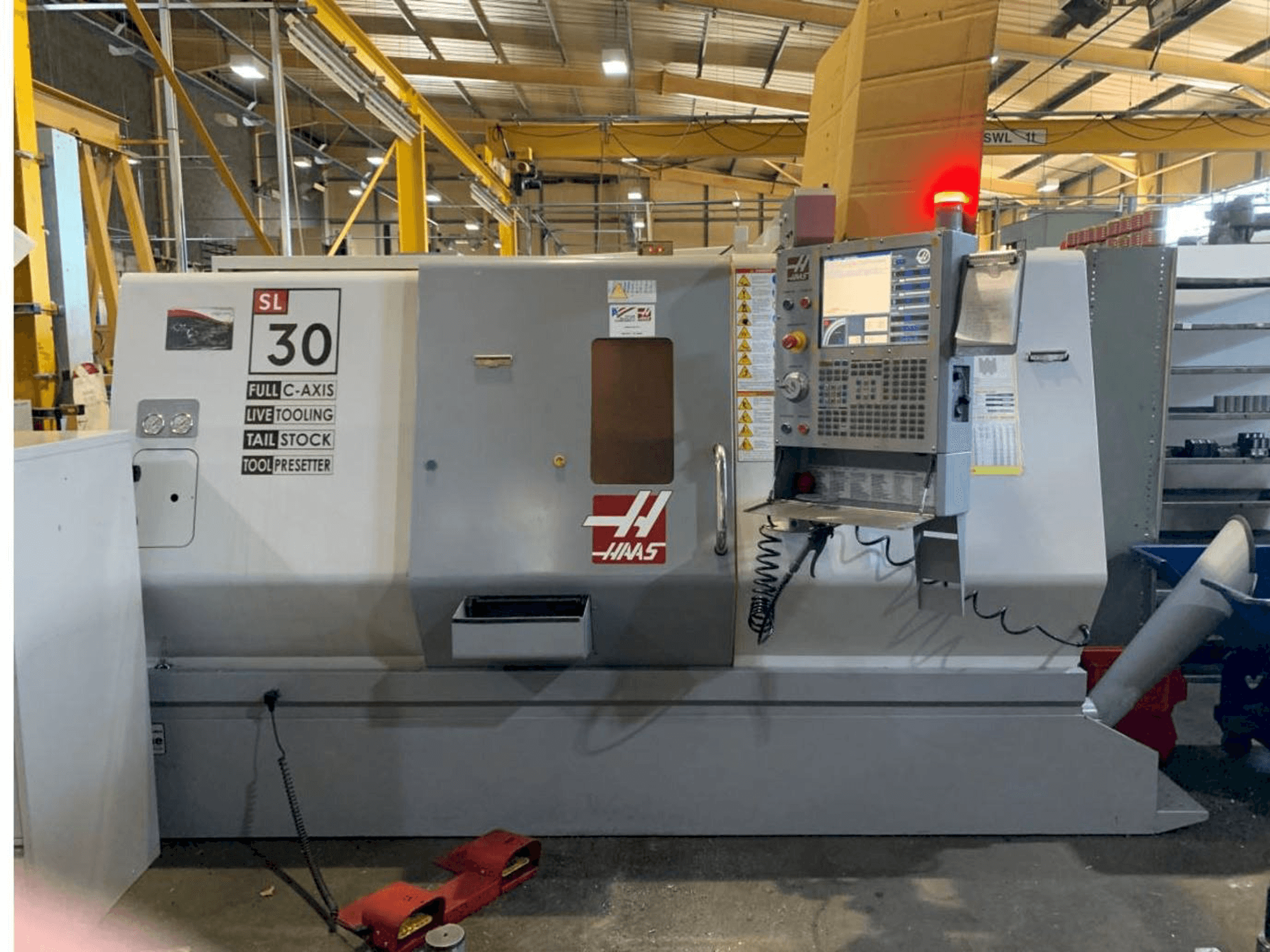 Vooraanzicht van HAAS SL30 TCE machine