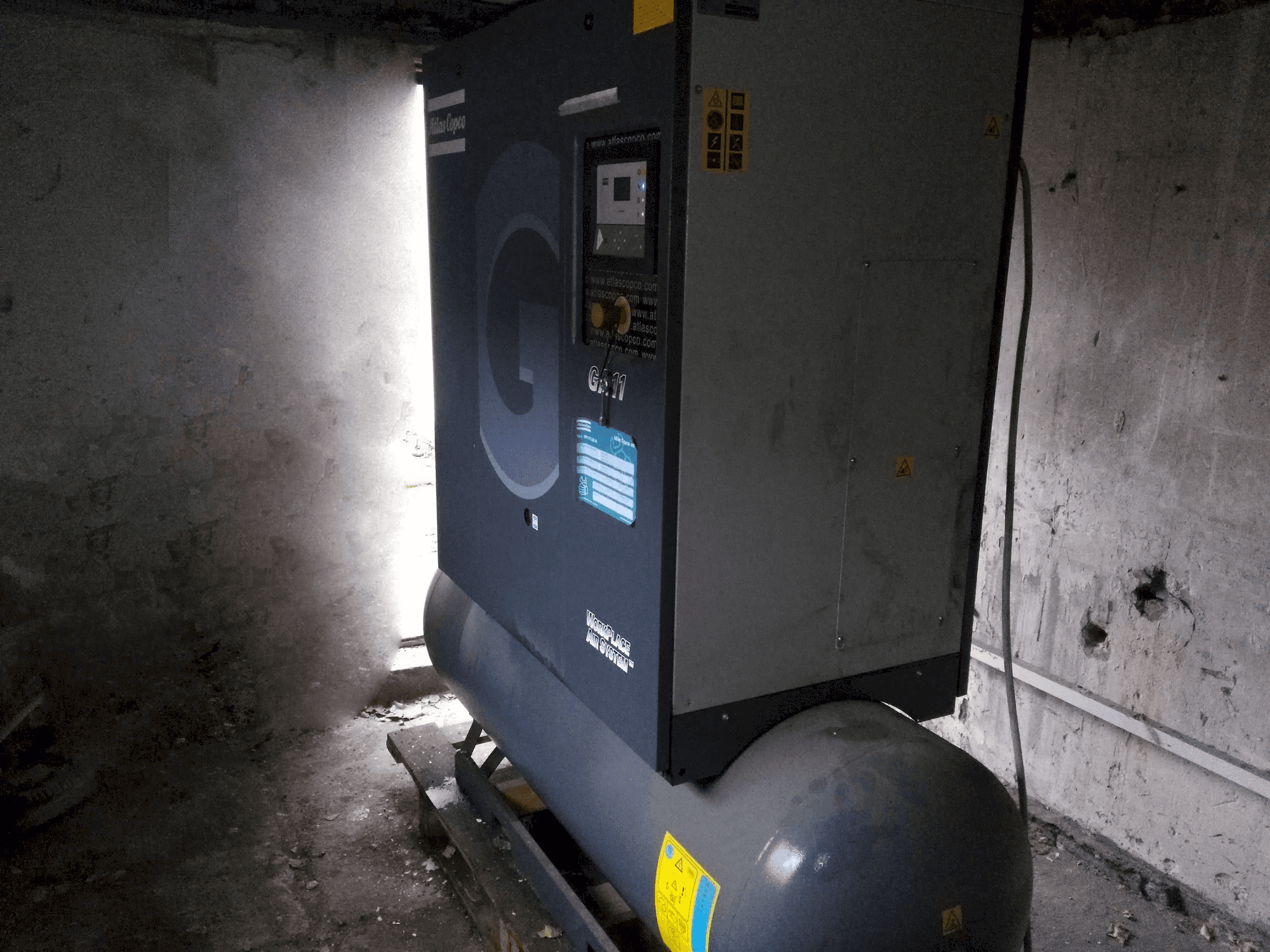 Vooraanzicht van Atlas Copco GA11P machine