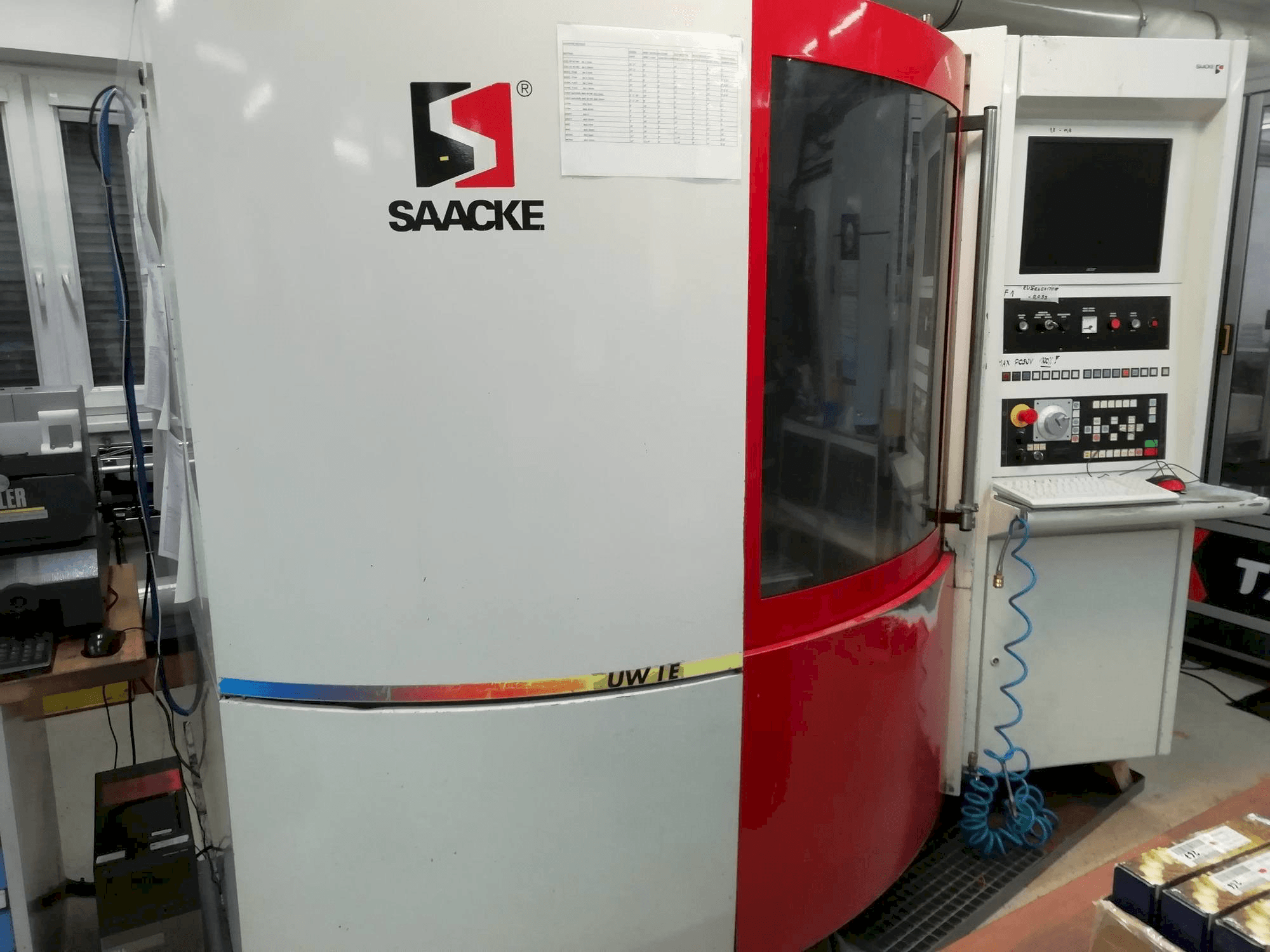 Vooraanzicht van SAACKE UWIE 208485 machine