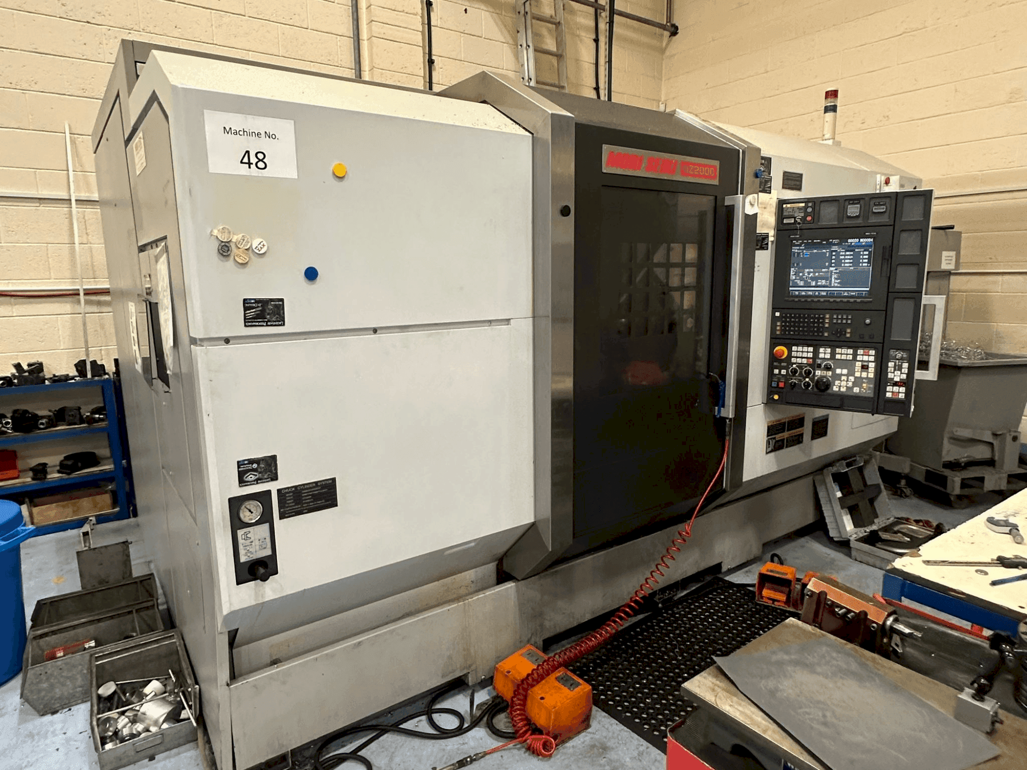 Vooraanzicht van MORI SEIKI NZ2000 machine