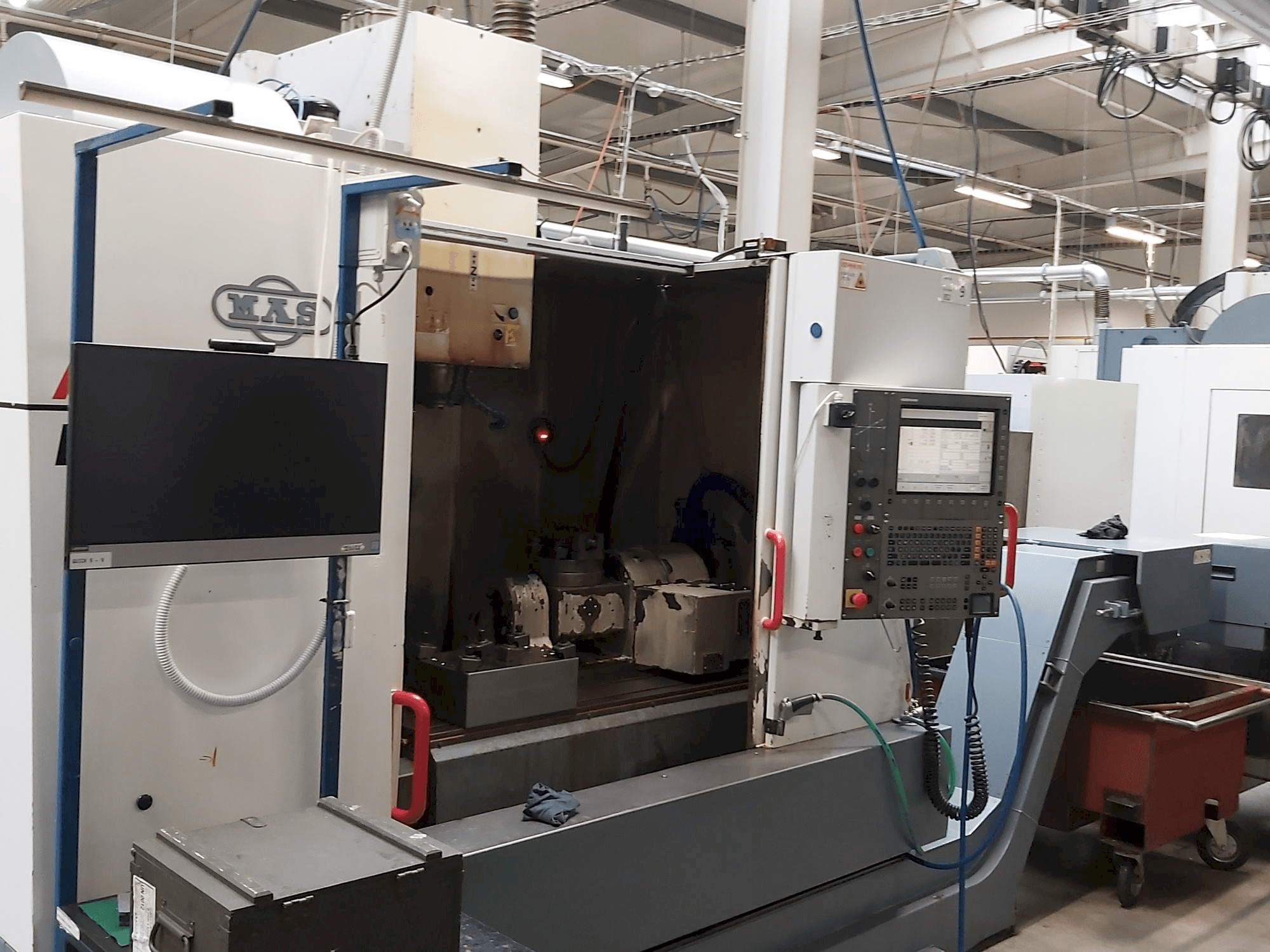 Linkerzijdeaanzicht van KOVOSVIT MAS MCV 1016 Quick machine