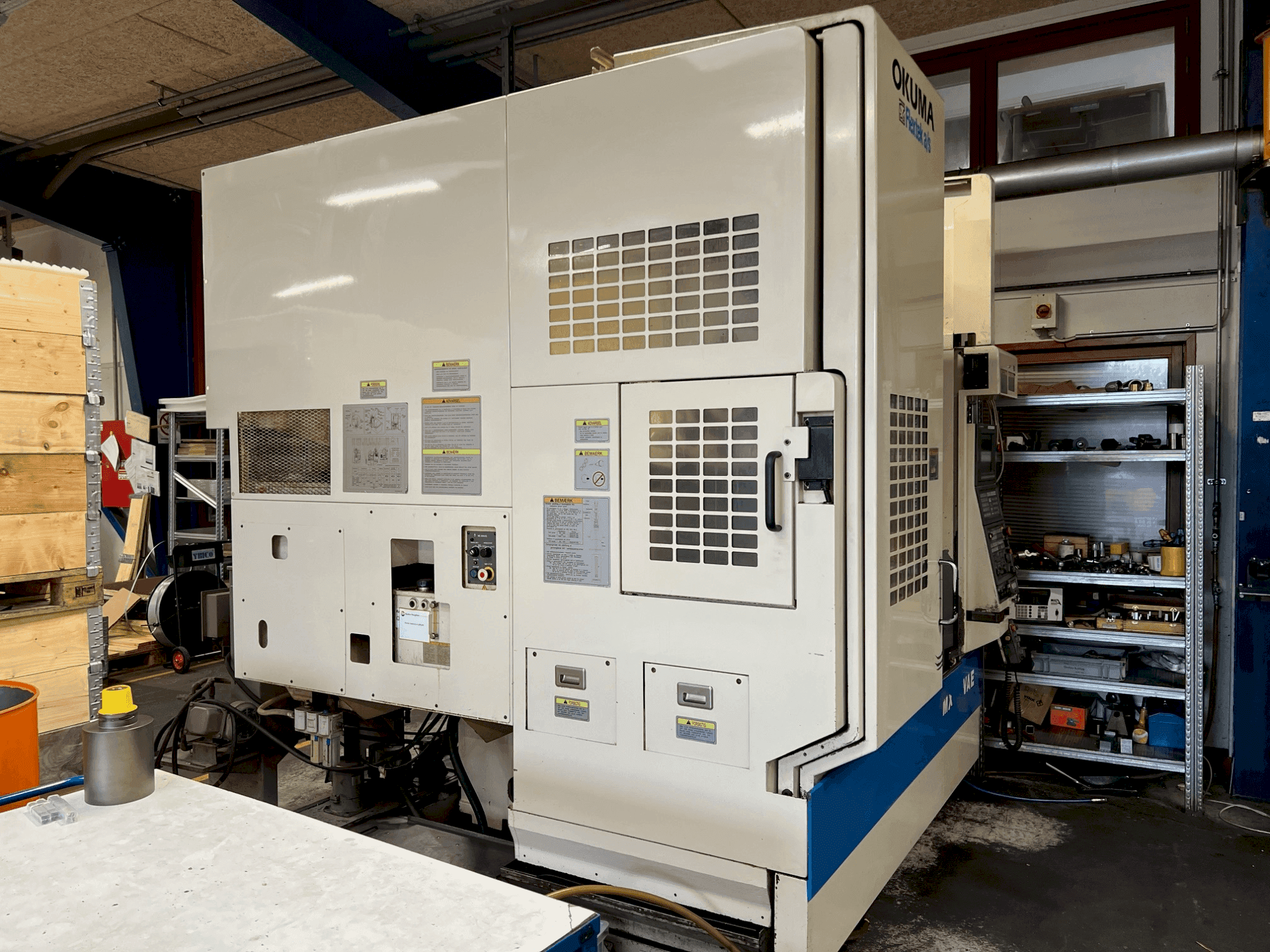 Vooraanzicht van Okuma MX-45 VAE machine