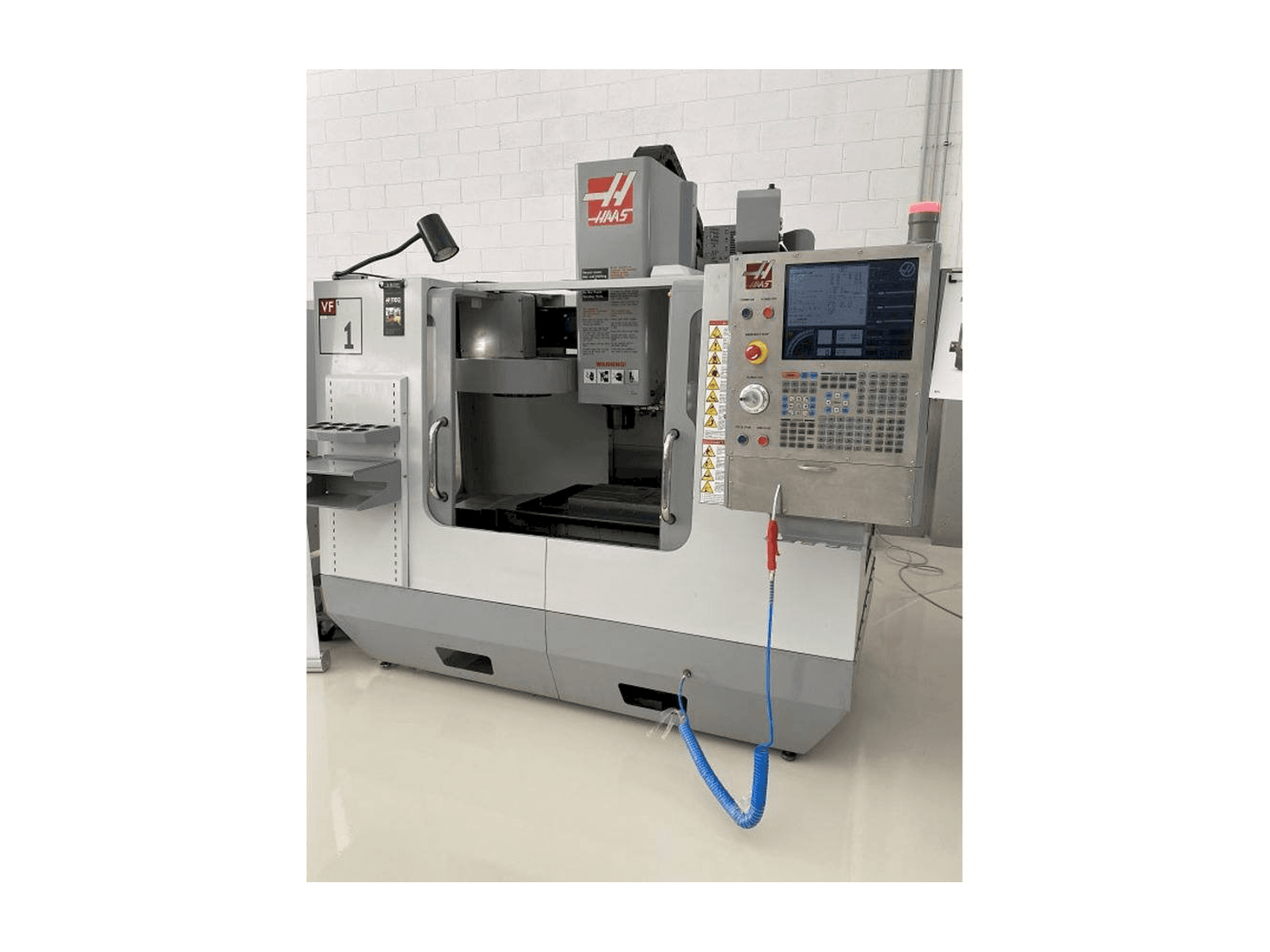 Vooraanzicht van HAAS VF-1 machine