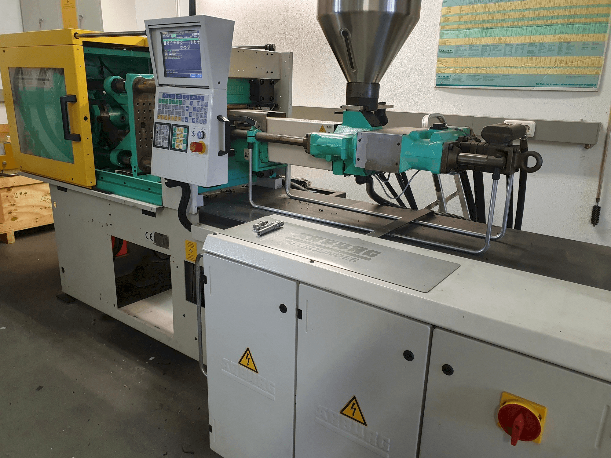 Vooraanzicht van Arburg Allrounder 320 KS 700-100 machine