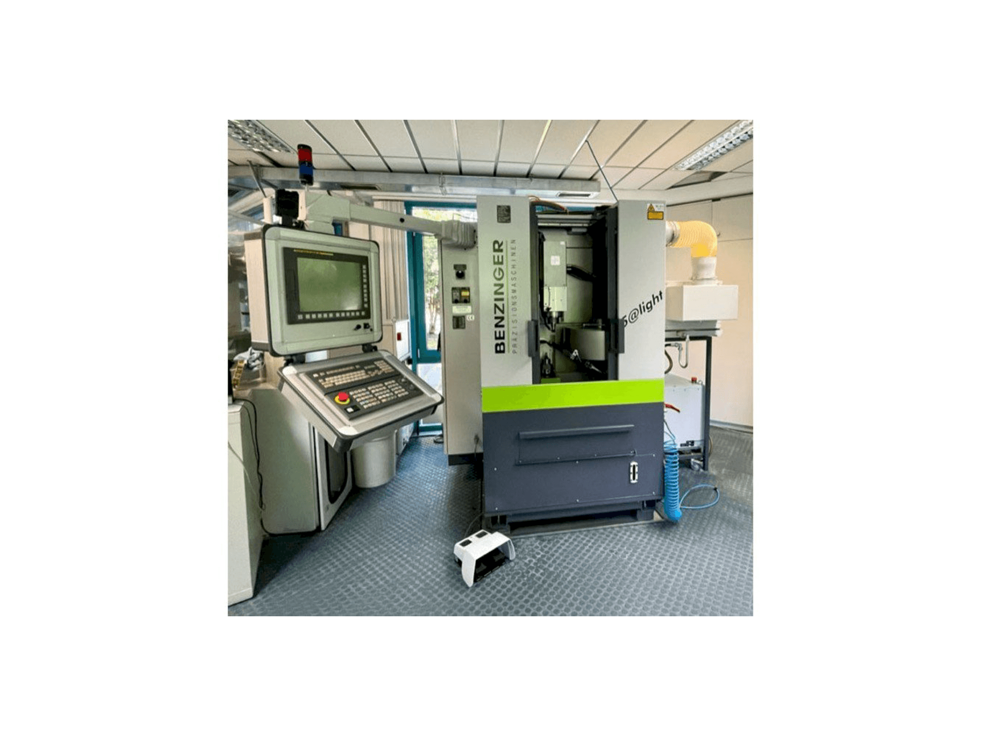 Vooraanzicht van Benzinger 5@light machine