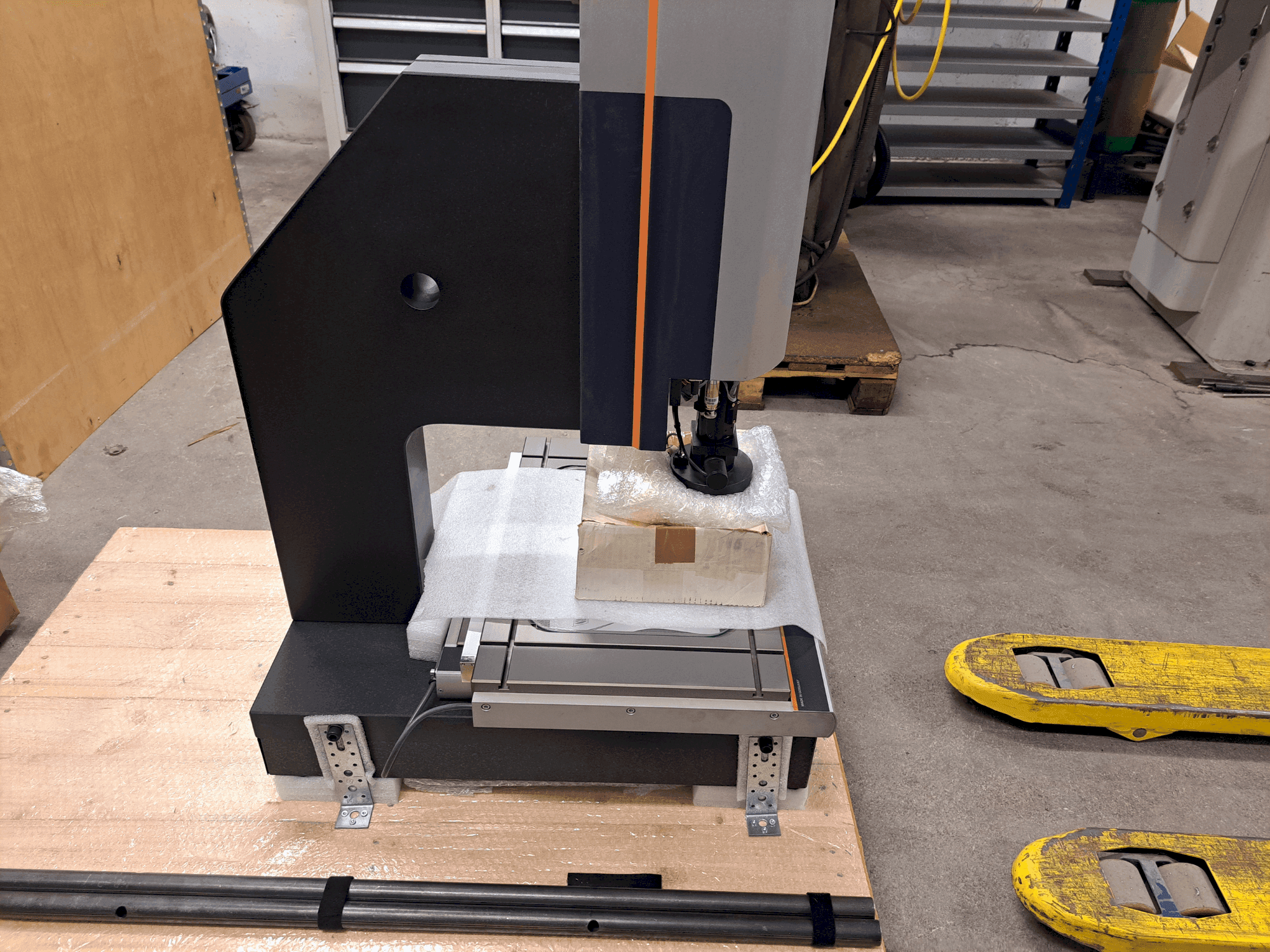 Vooraanzicht van HEINRICH SCHNEIDER MM1-300 CNC MZ TP20 machine