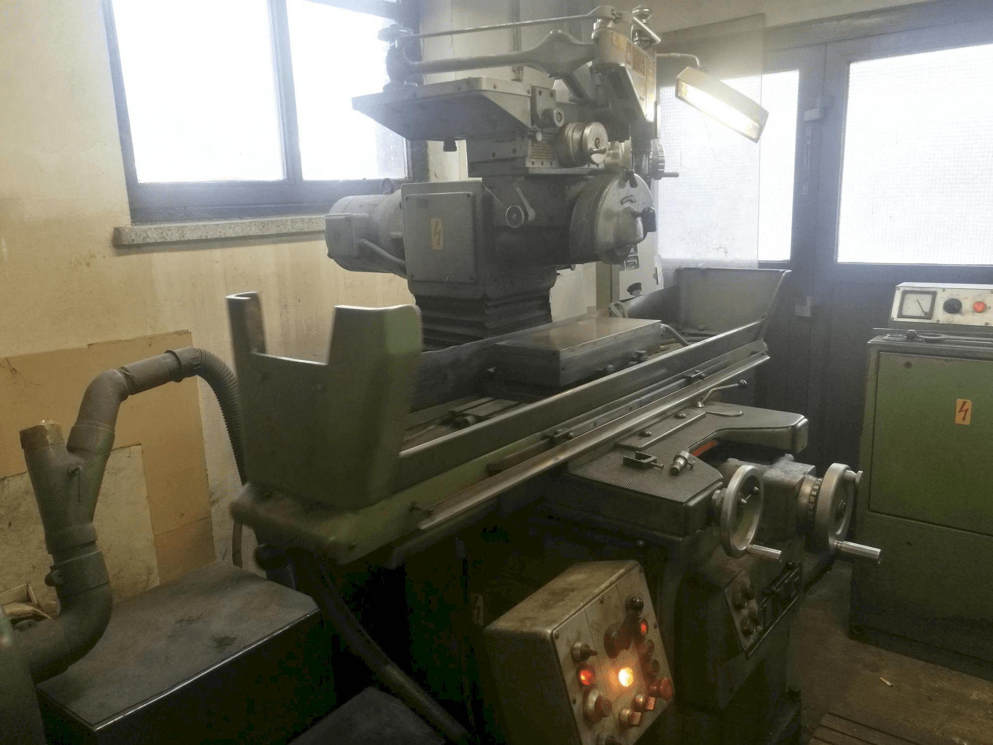 Vooraanzicht van JUNG HF 50 RD machine