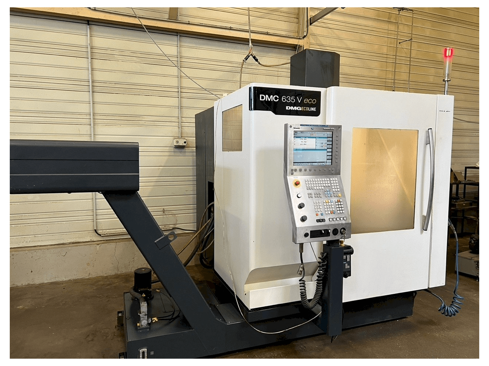 Vooraanzicht van DMG DMC 635V ECOLINE machine