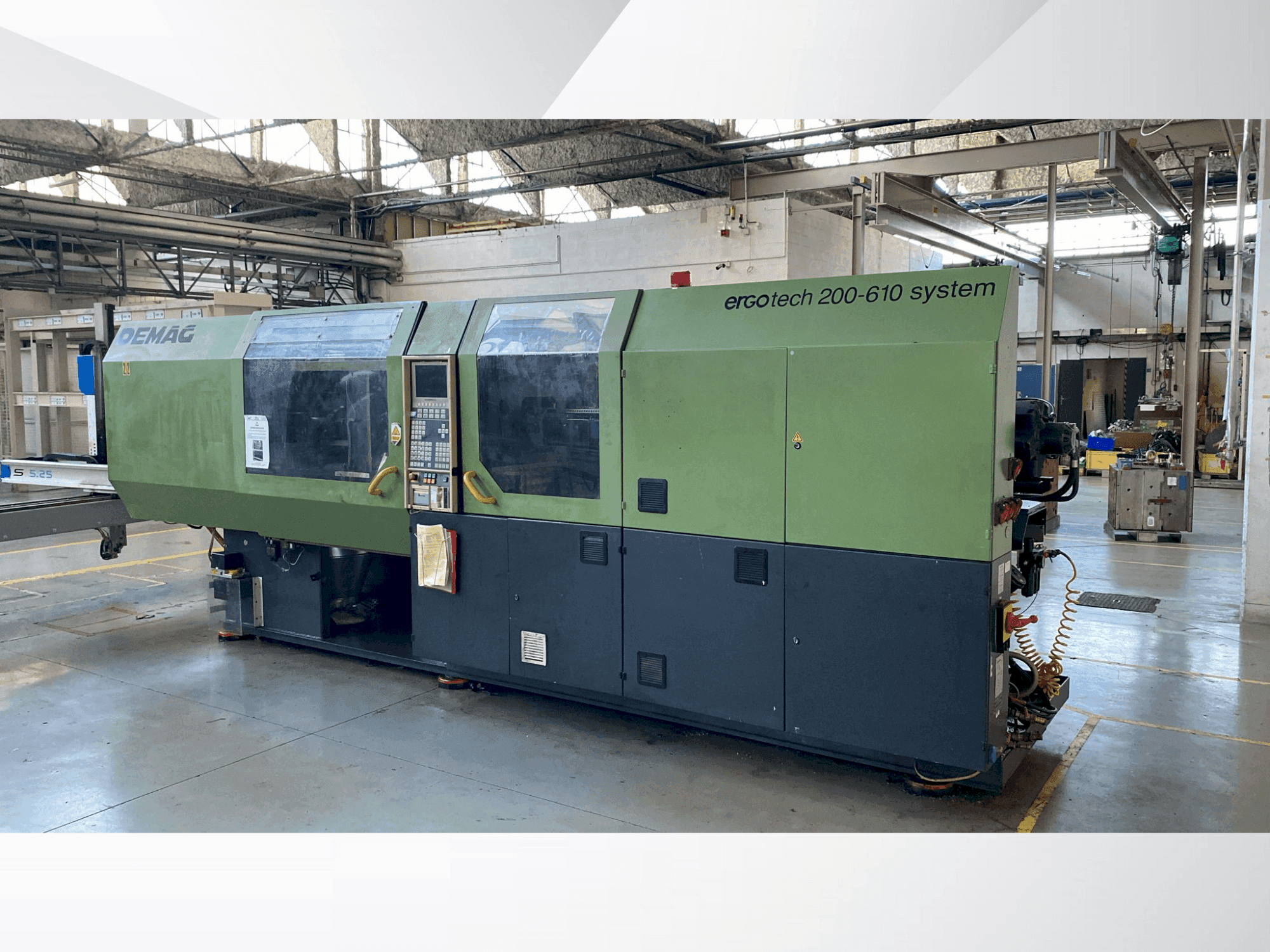 Vooraanzicht van DEMAG Ergotech Sytem 200-610 machine