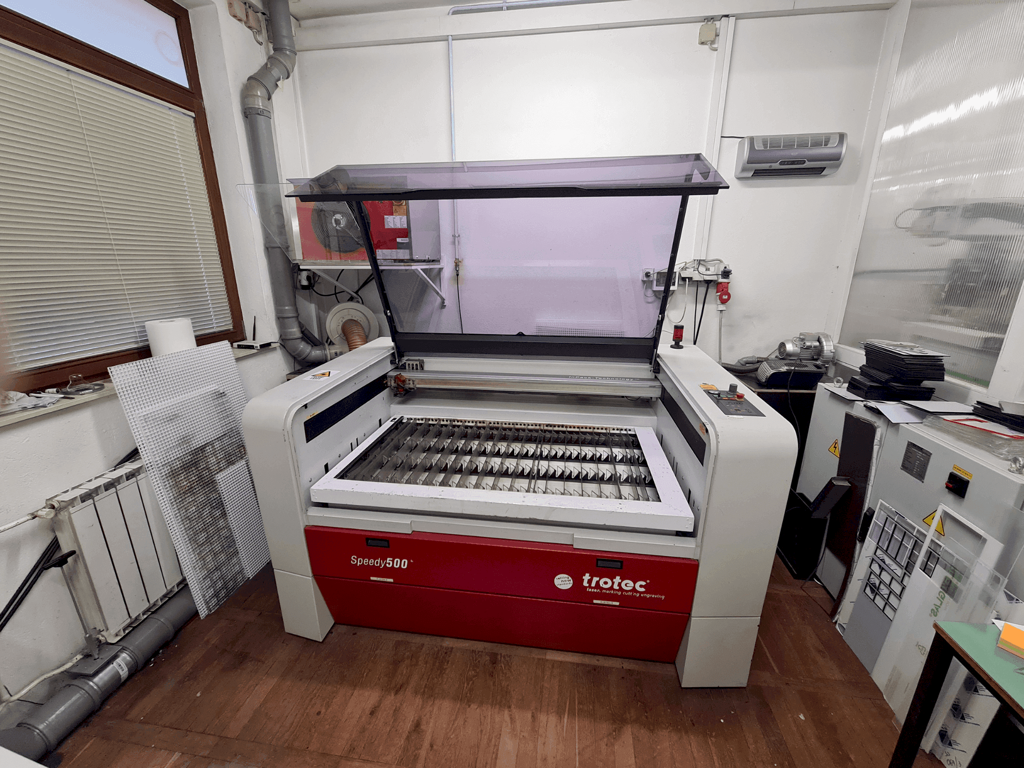 Vooraanzicht van Trotec Speedy 500 machine