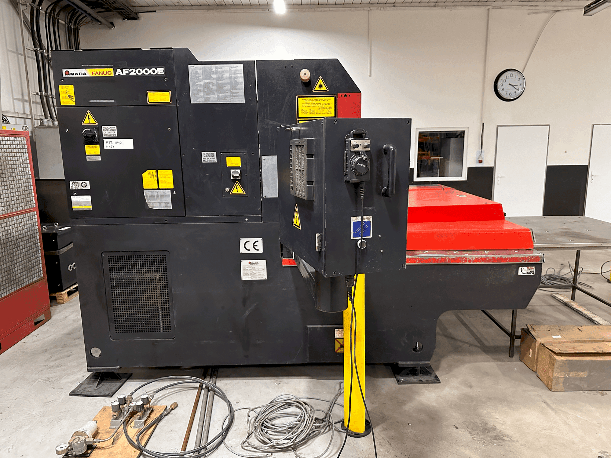 Vooraanzicht van AMADA LC 1212 A3 machine