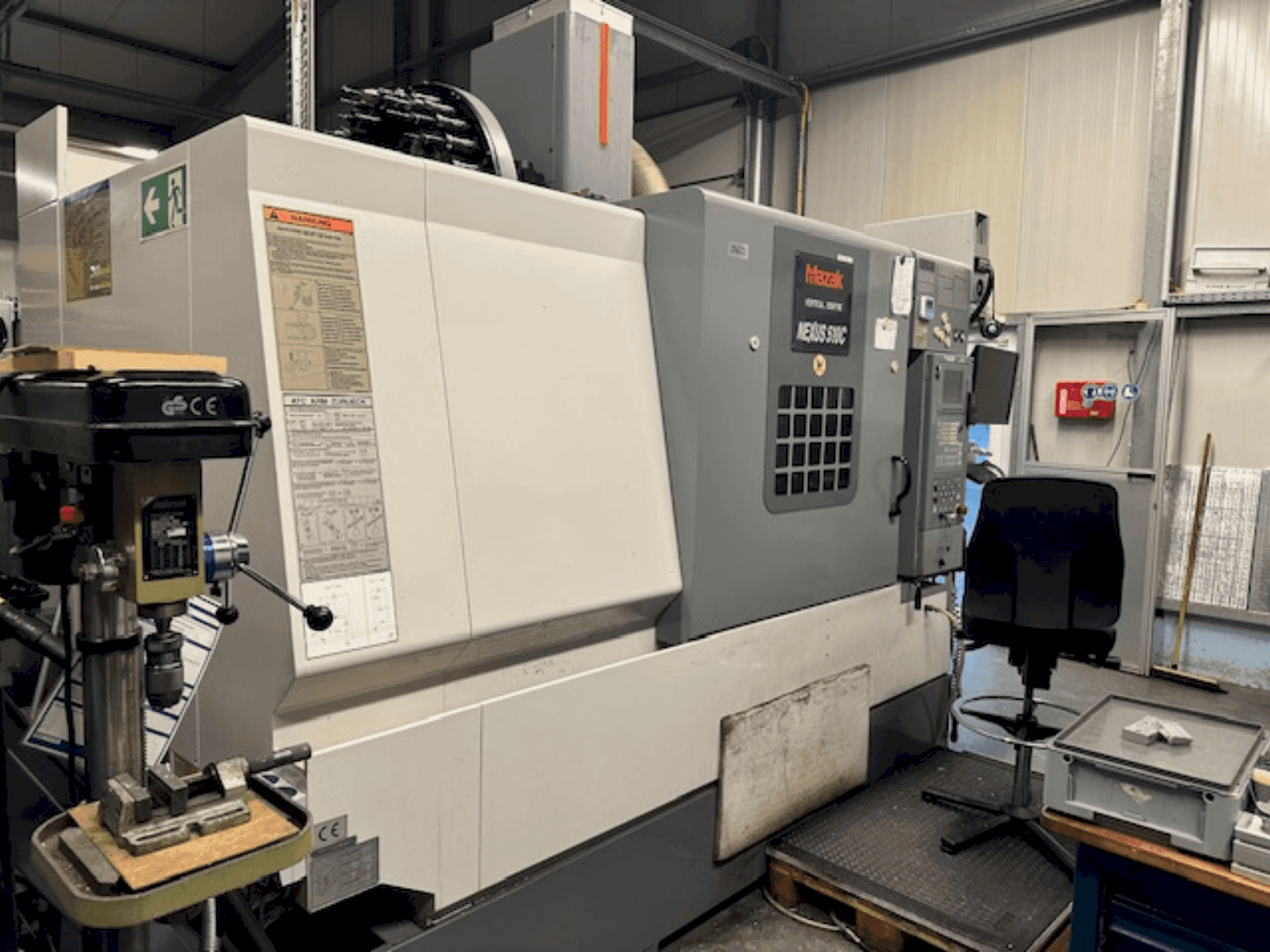 Vooraanzicht van Mazak VCN 510-C machine