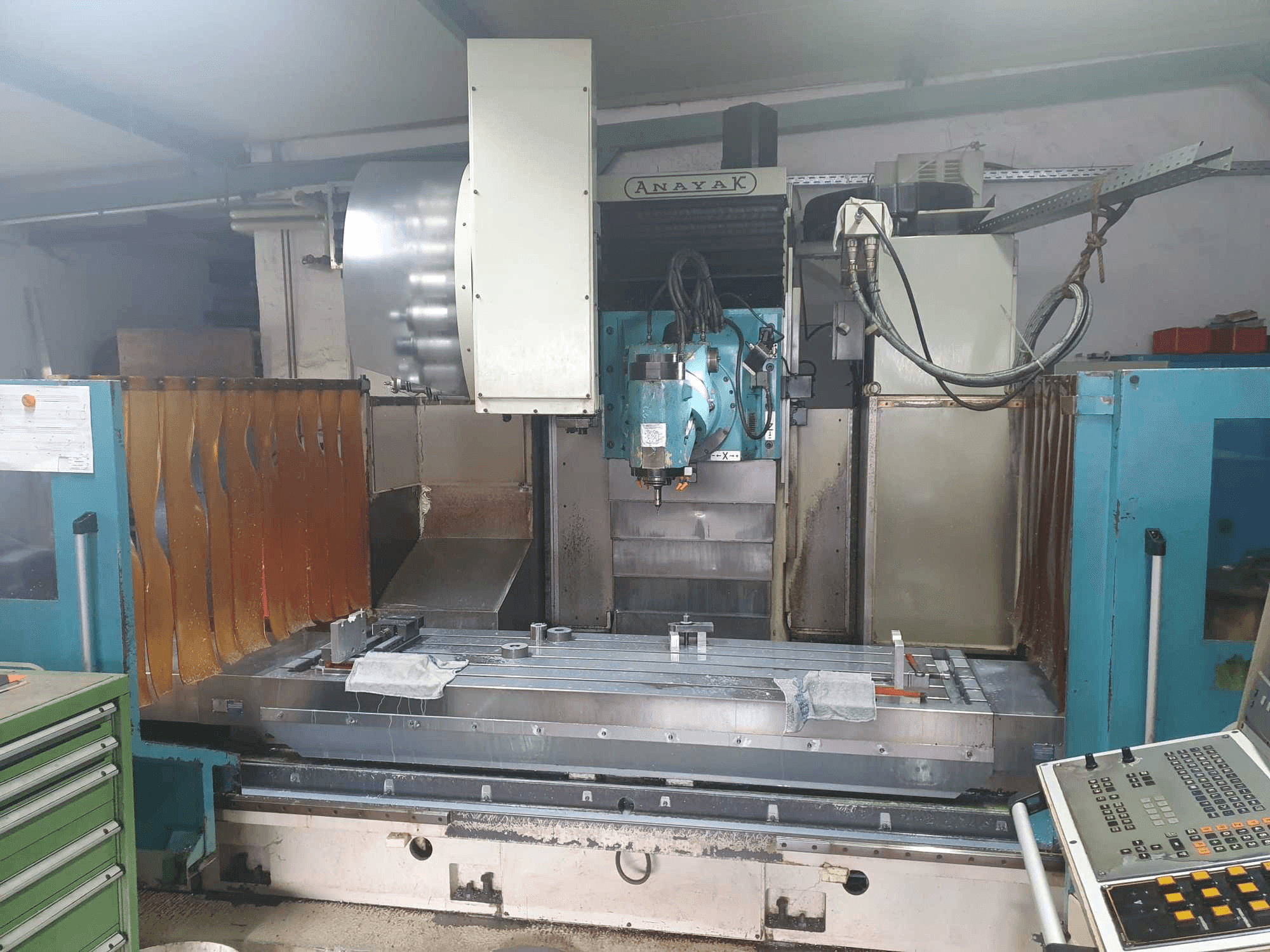 Vooraanzicht van ANAYAK VH 2200 machine