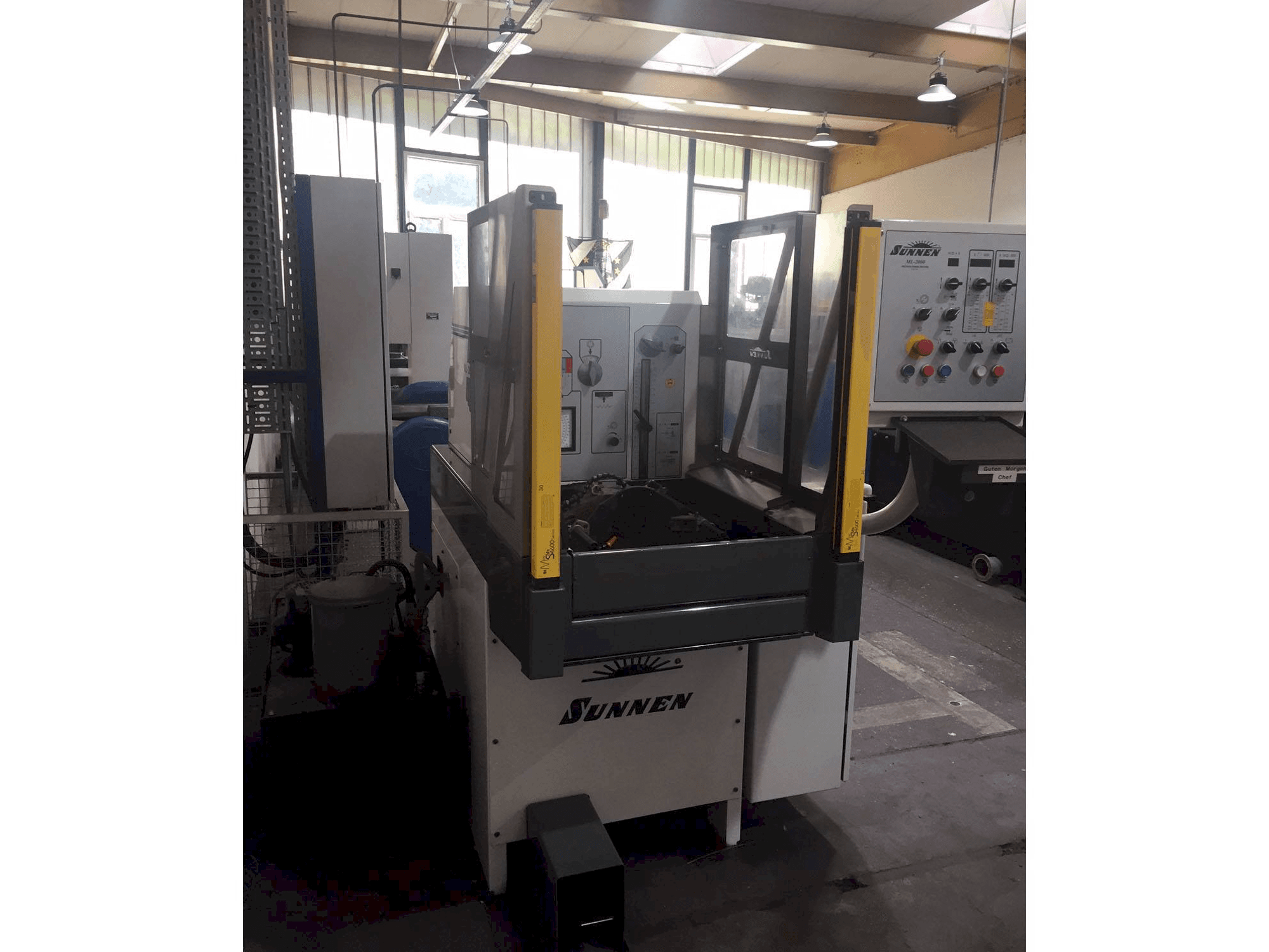 Vooraanzicht van Sunnen ML-2000 machine