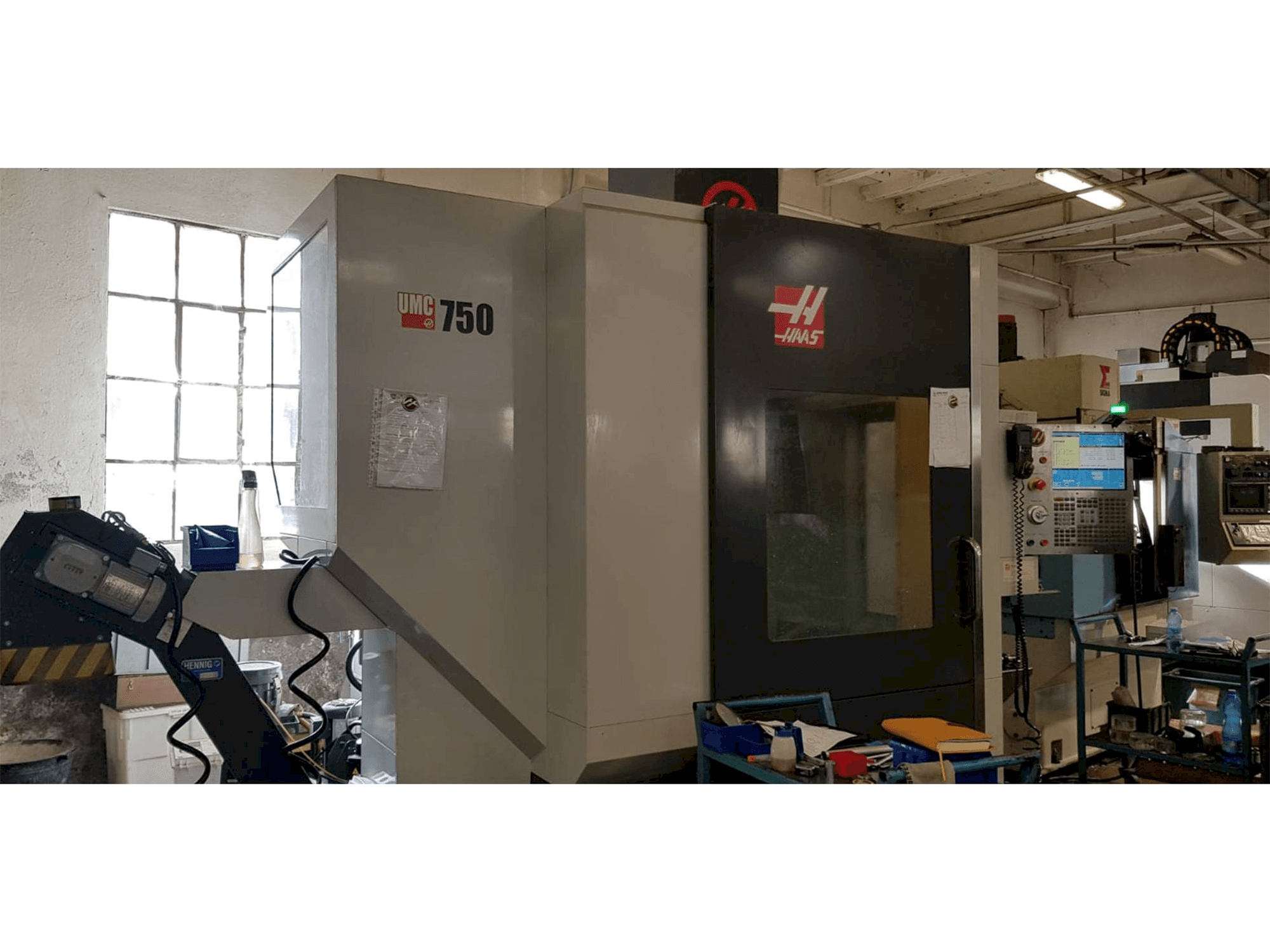 Vooraanzicht van HAAS UMC 750 machine