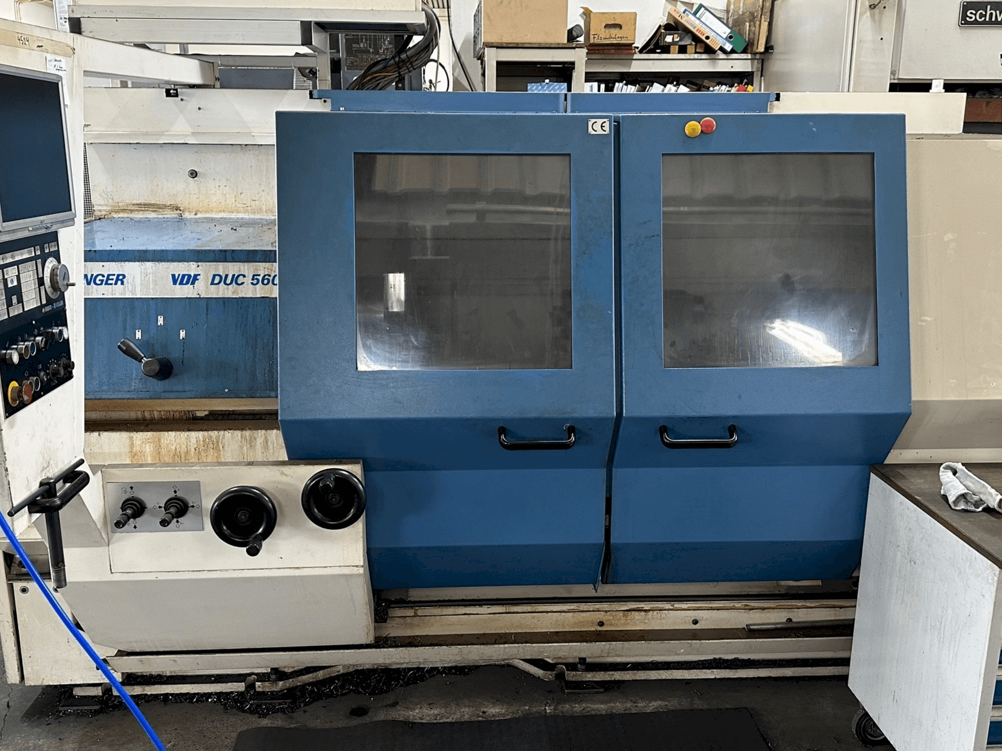 Vooraanzicht van BOEHRINGER DUC 560 machine