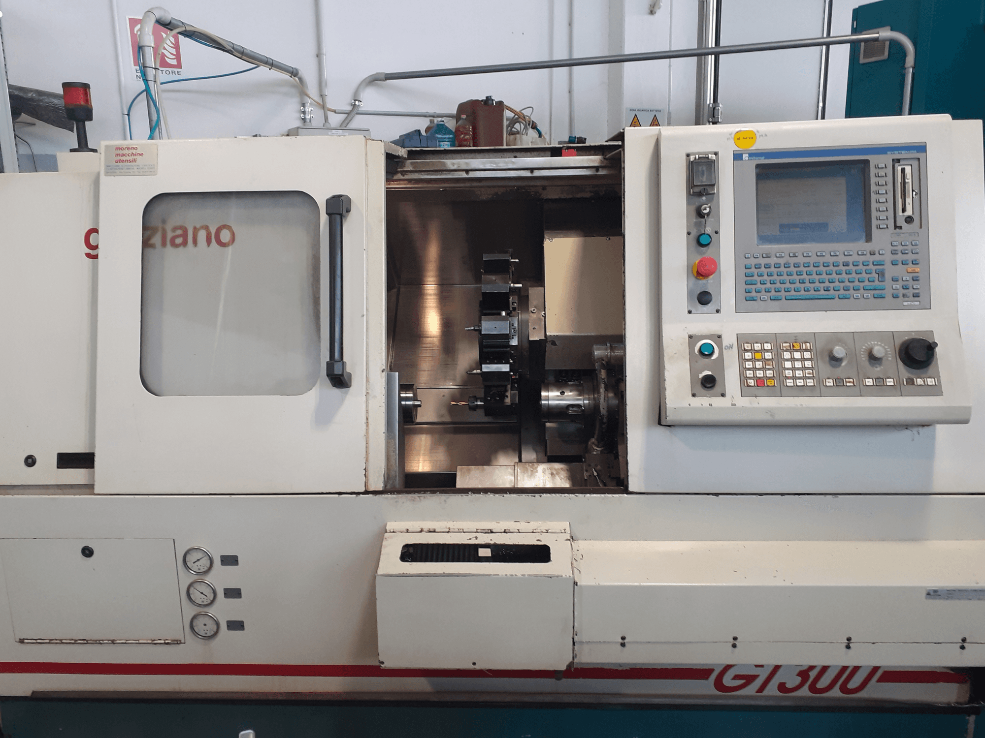 Graziano GT 300 horizontale draaimachine, vooraanzicht met bedieningspaneel en zichtbare bewerkingsruimte.