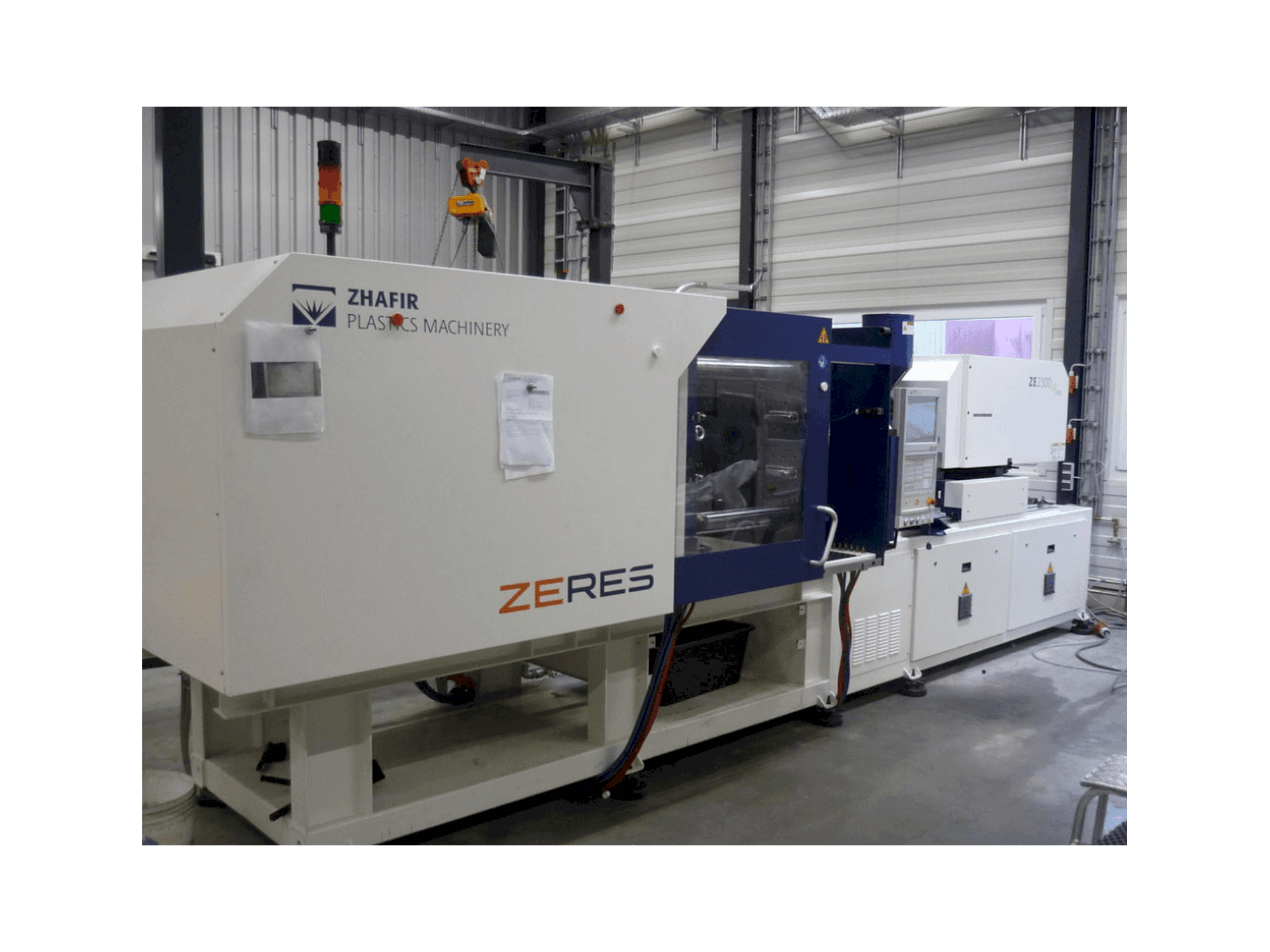 Vooraanzicht van ZHAFIR ZERES 2300 Haitian machine