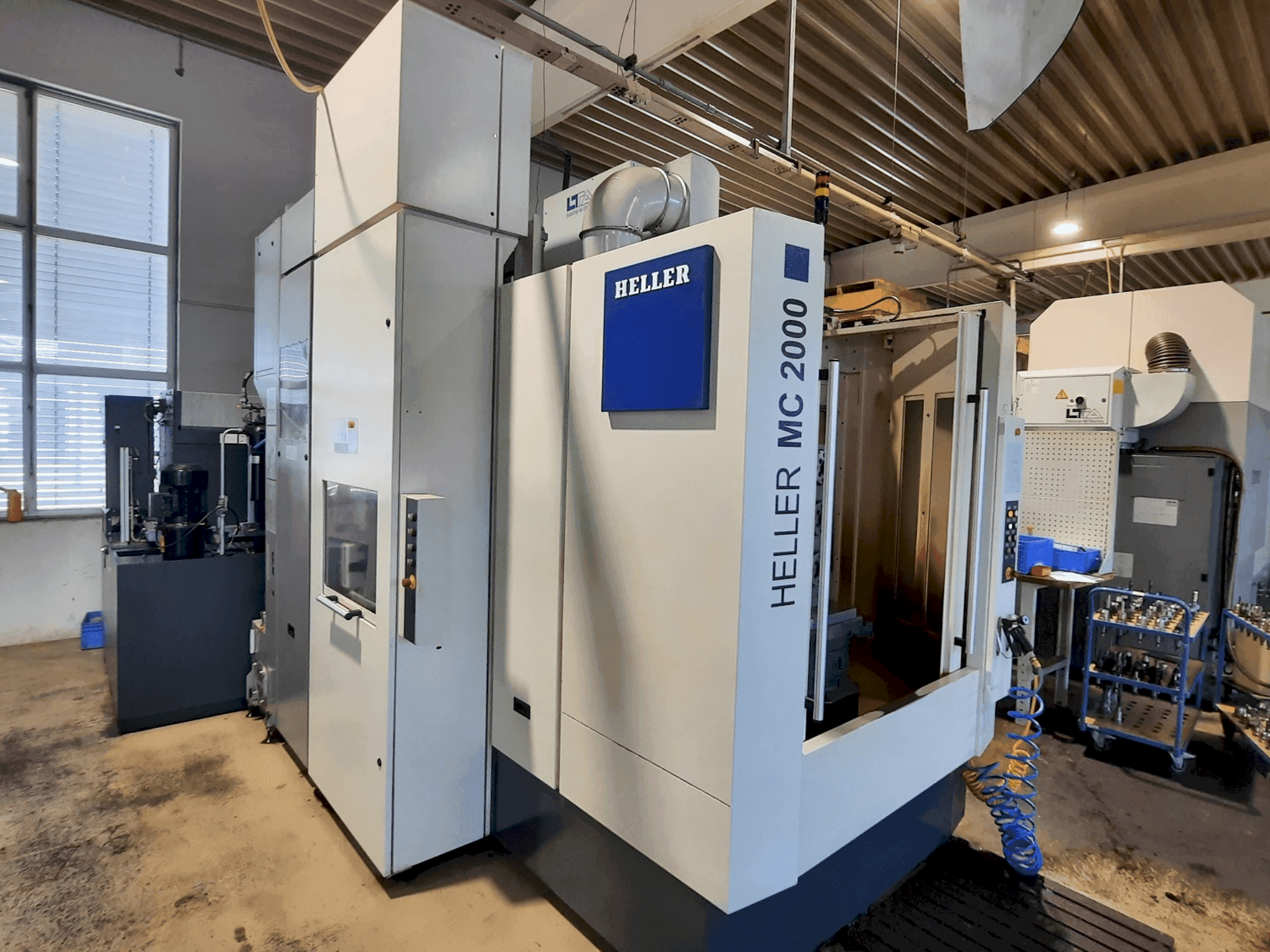 Vooraanzicht van HELLER MC 2000 machine