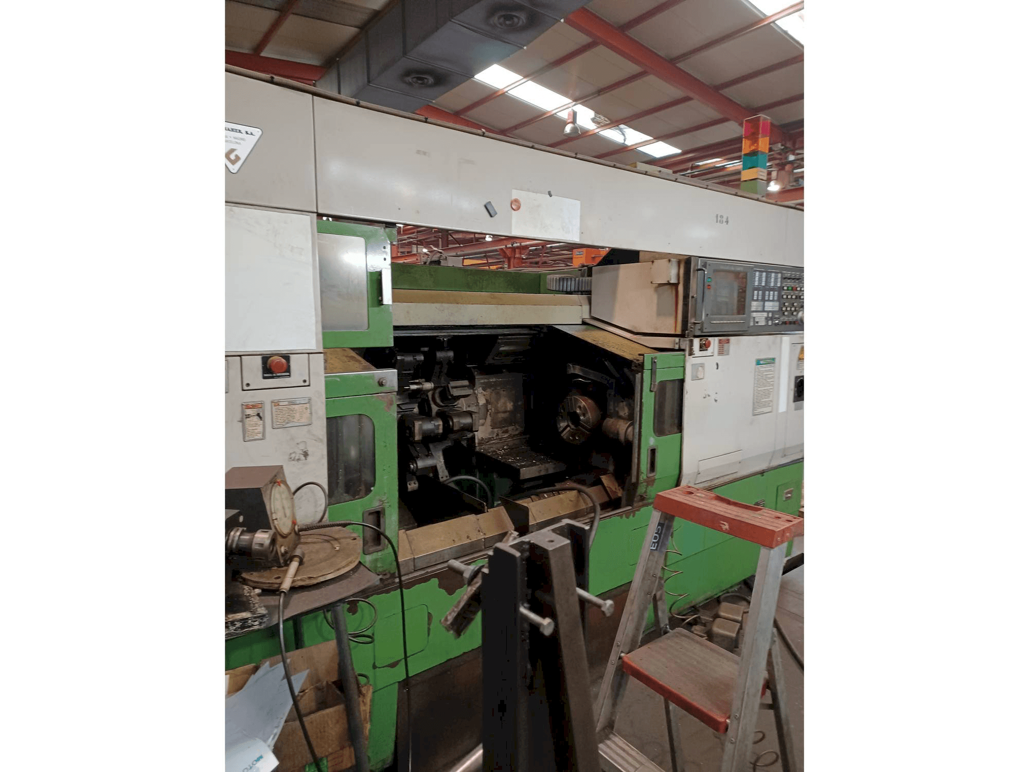 Vooraanzicht van Mazak Multiplex 630 machine