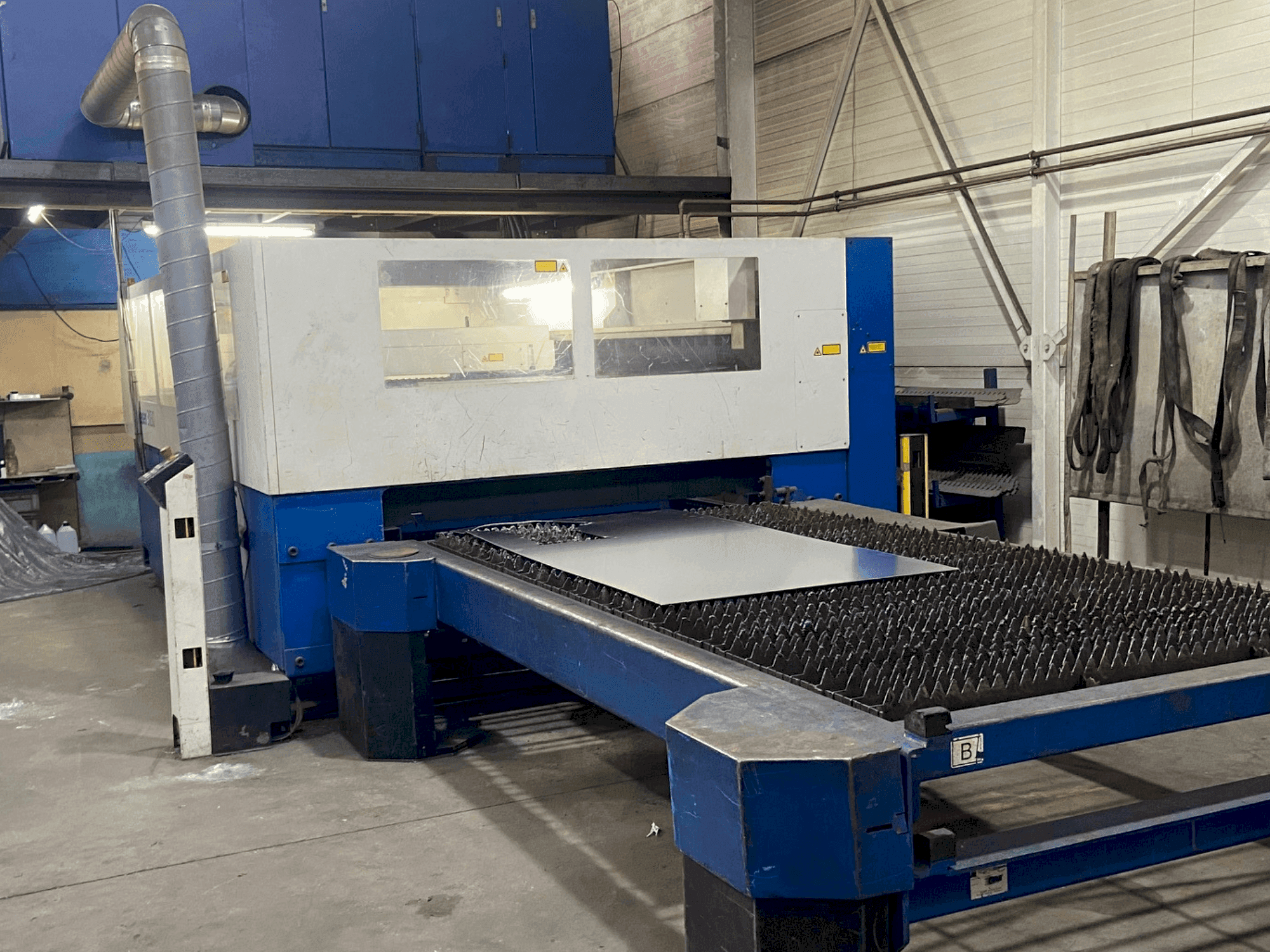 Vooraanzicht van TRUMPF TruLaser 3030 machine
