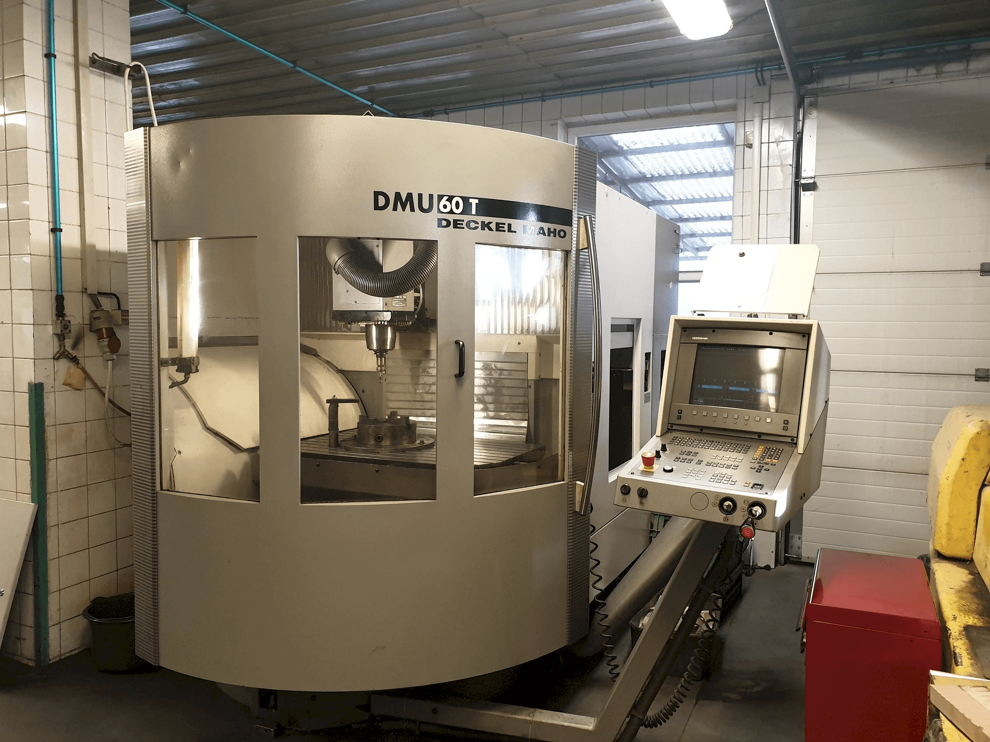 Vooraanzicht van DECKEL MAHO DMU 60T machine