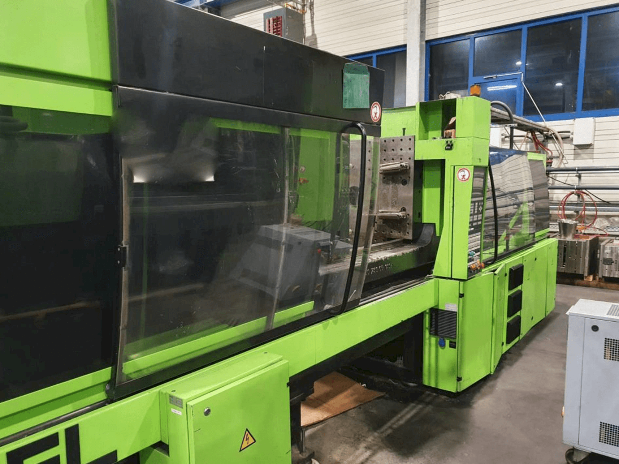 Vooraanzicht van ENGEL Es 1350/250 Hl machine