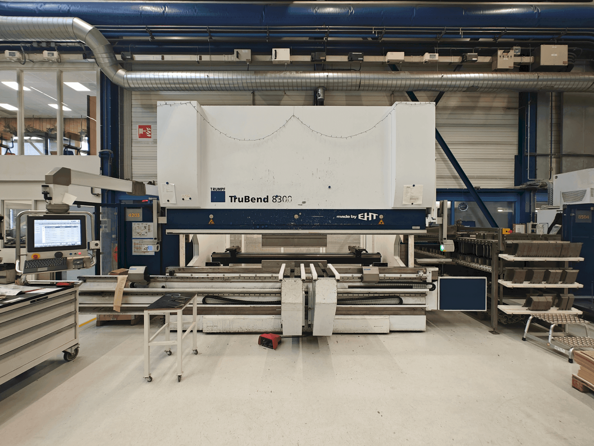 Vooraanzicht van EHT TruBend 8300-40 machine
