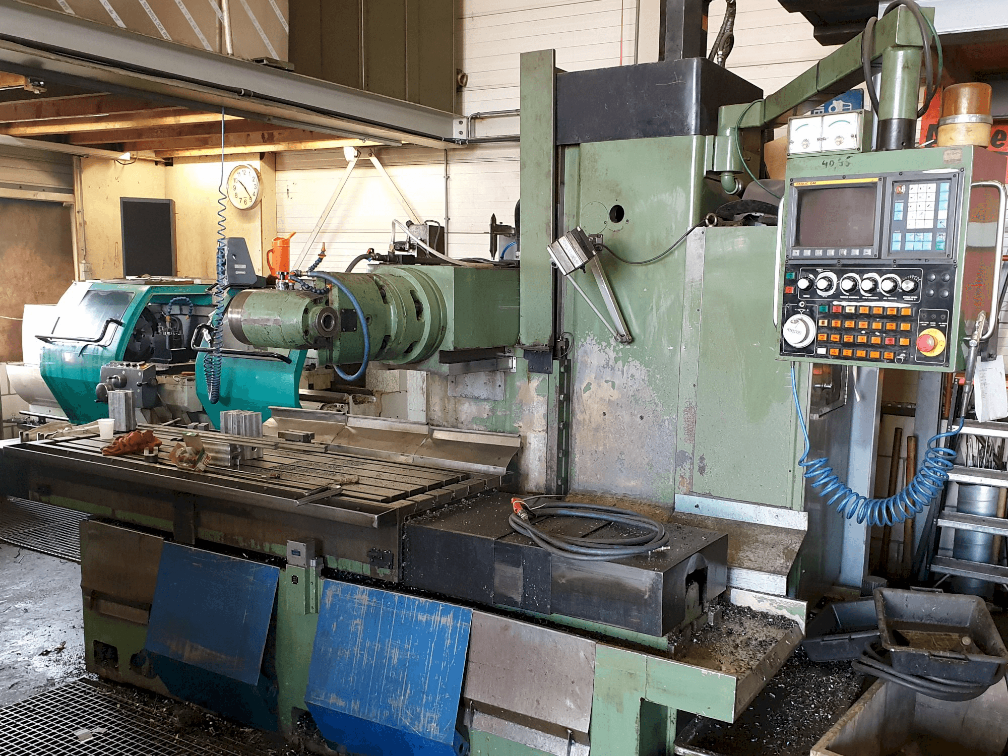 Vooraanzicht van YCM X 1800 machine