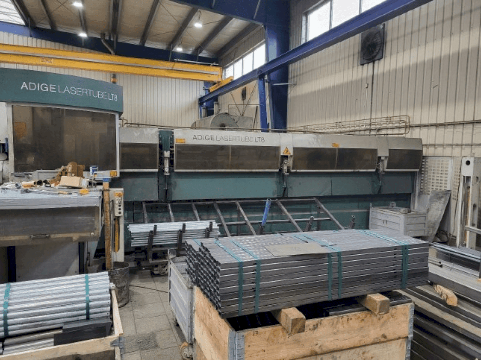 Vooraanzicht van BLM Adige LT 8 machine