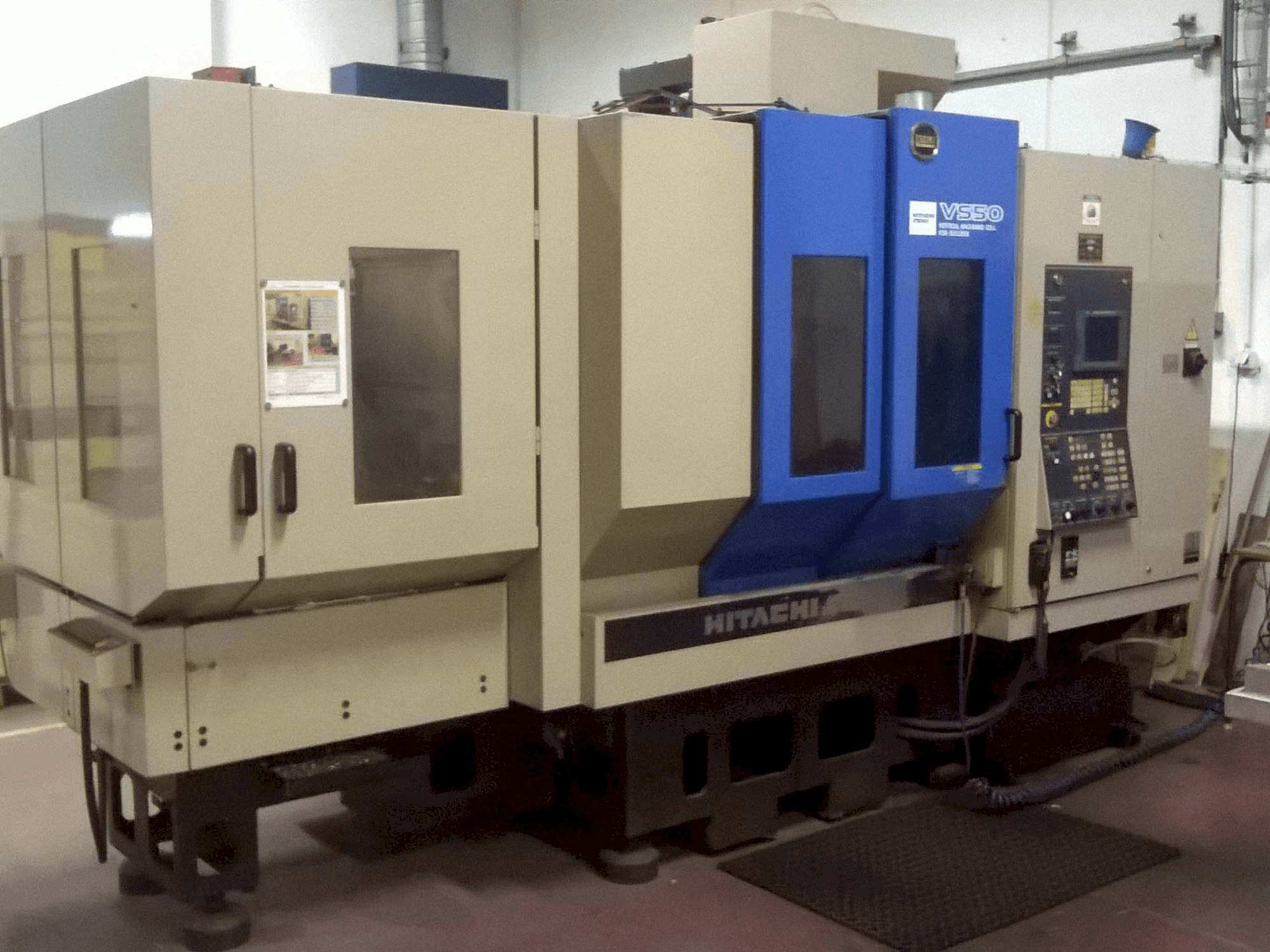 Vooraanzicht van Hitachi VS 50 machine