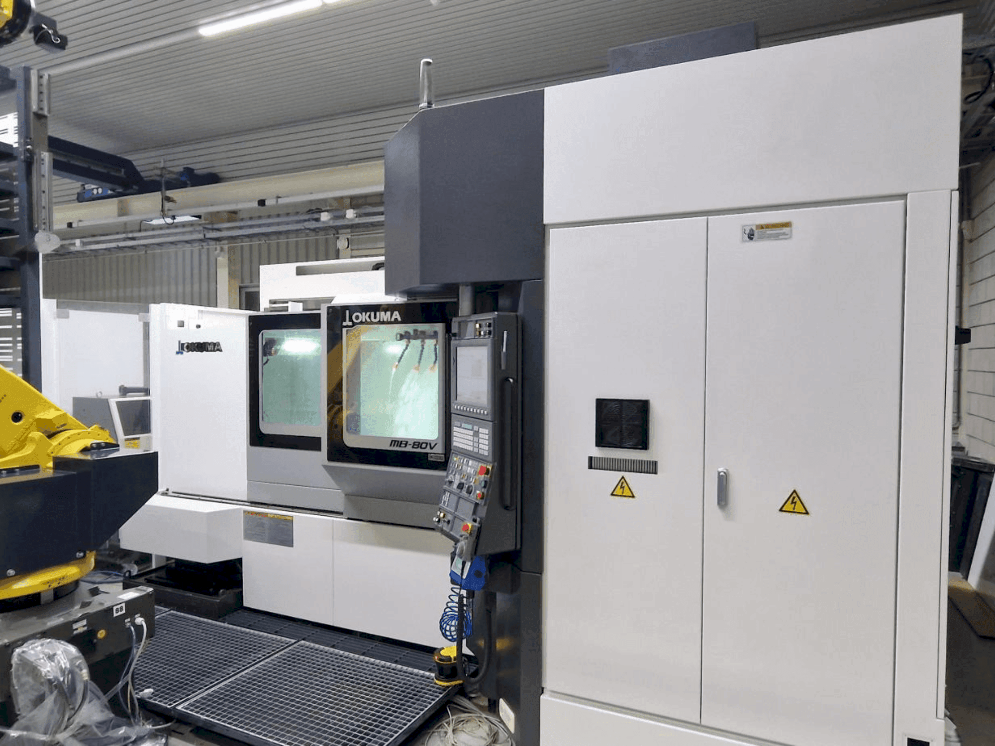 Vooraanzicht van Okuma MB 80V machine