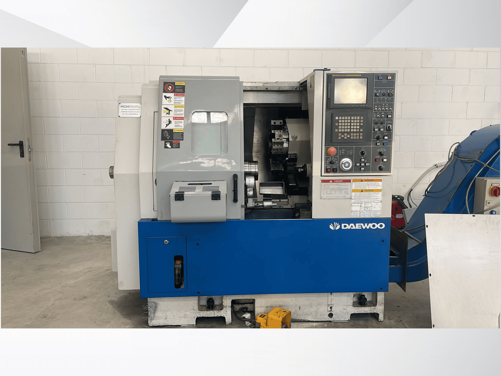 DAEWOO Lynx 210B horizontale draaimachine in vooraanzicht, met bedieningspaneel en zichtbare machines.