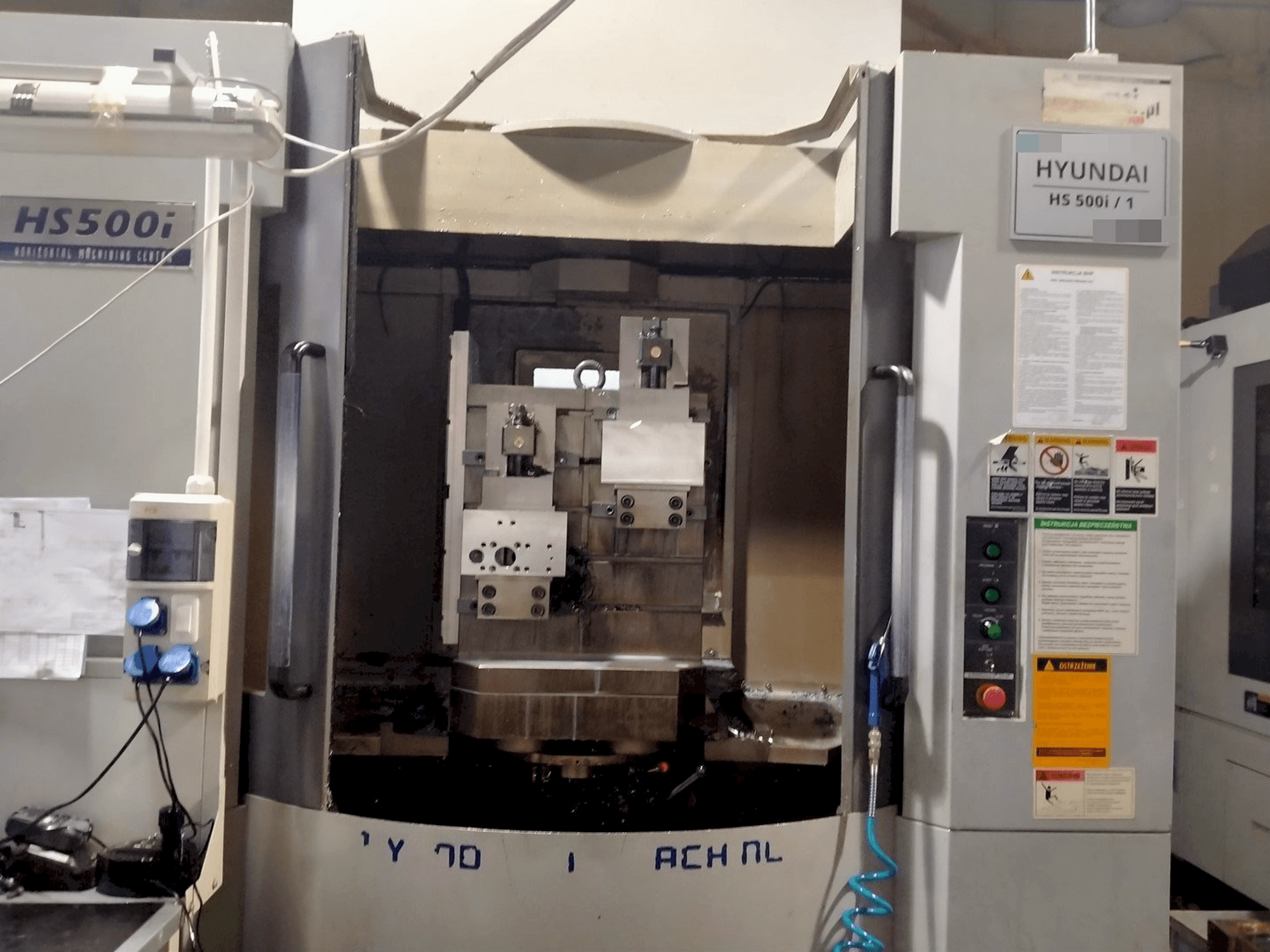 Vooraanzicht van Hyundai Kia HS500i machine