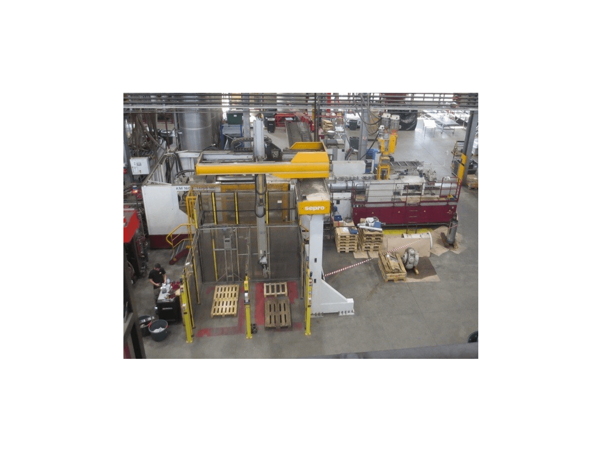 Vooraanzicht van Krauss Maffei KM 1600 MC SP 14700 machine