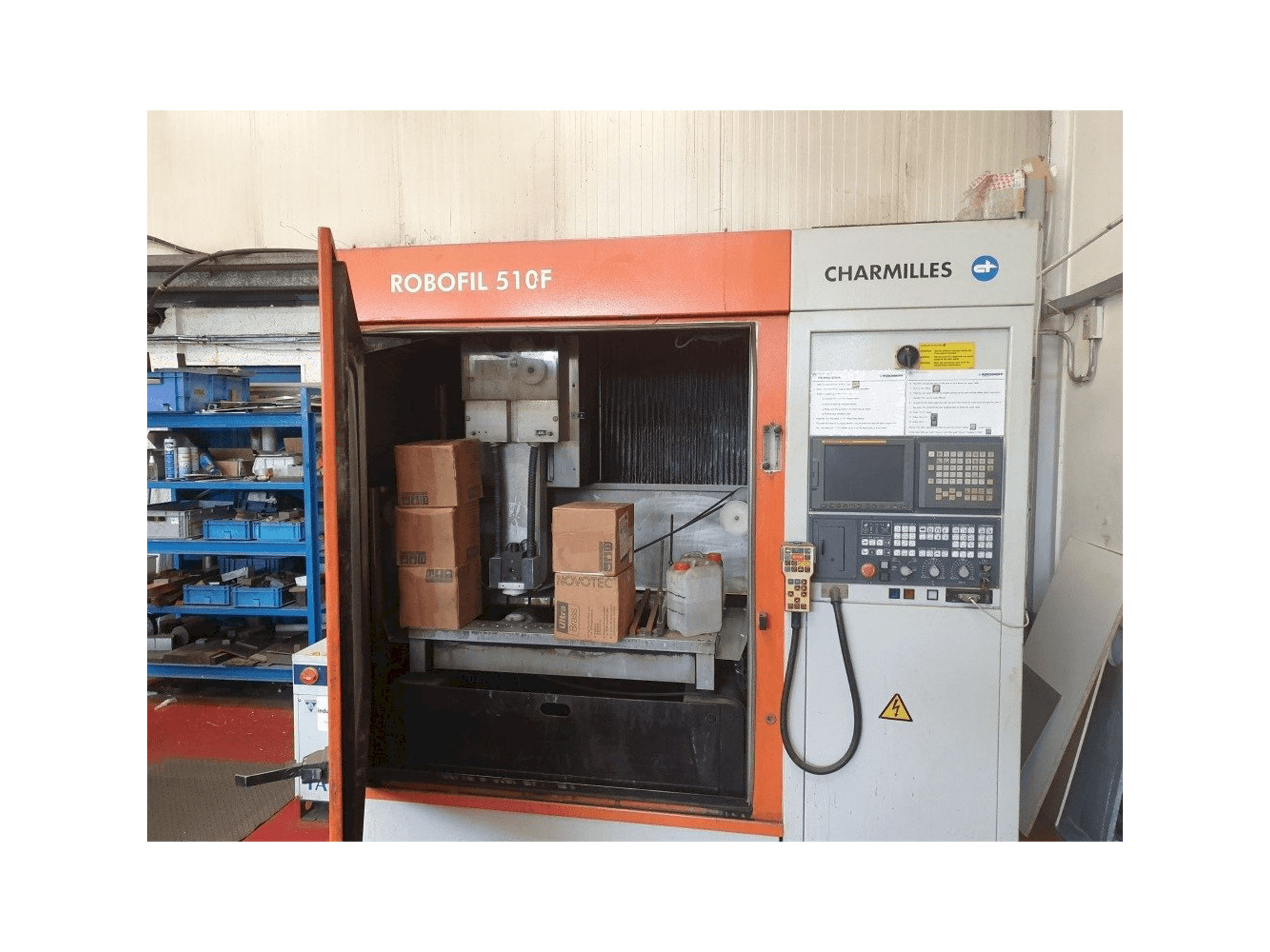 Vooraanzicht van CHARMILLES Robofil 510F machine