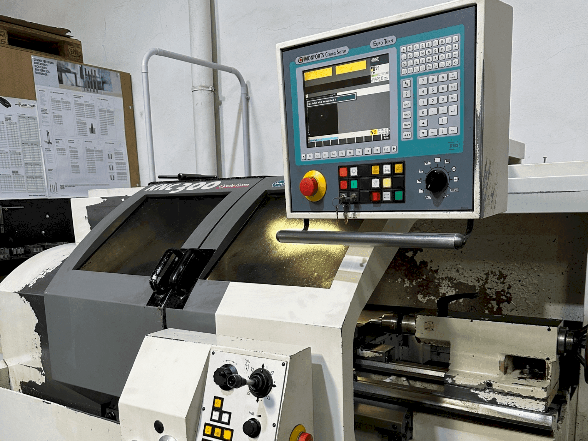 Vooraanzicht van Monforts KNC 300 CycleTurn machine