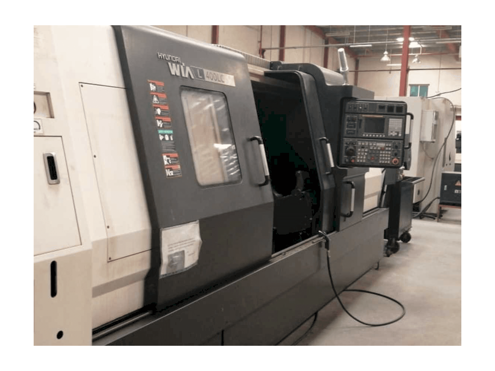 Linkerzijdeaanzicht van Hyundai Wia L400LC machine