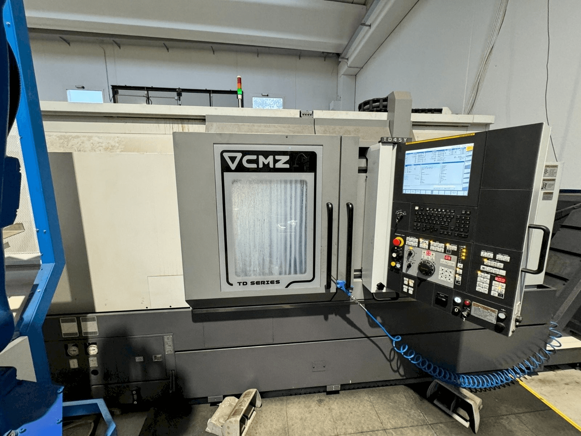 Vooraanzicht van CMZ TD 45 Y 1350 machine