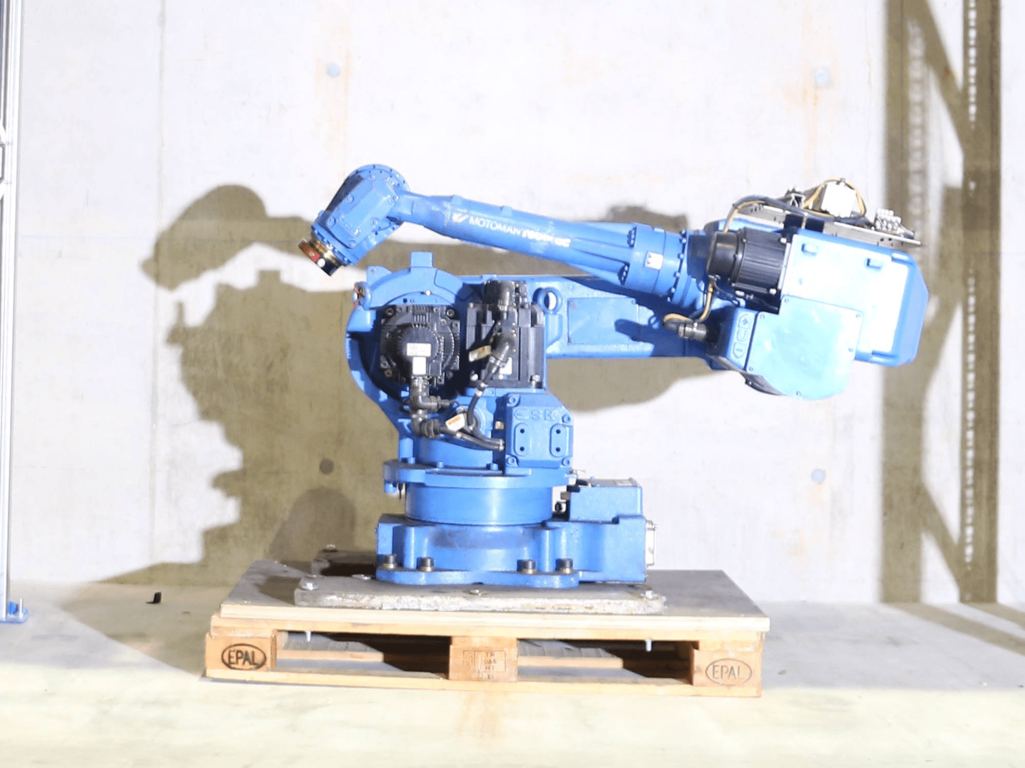 Links zicht van Yaskawa Motoman UP50 machine